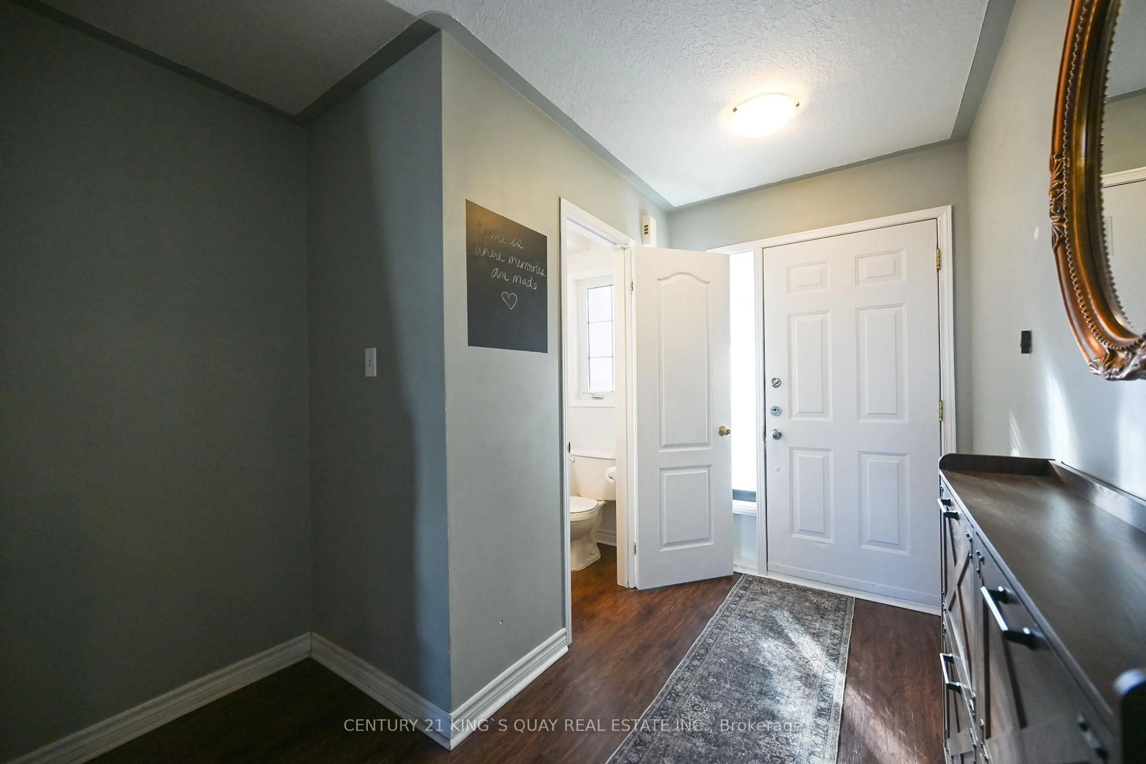 Indoor entryway for 50 Crittenden Dr, Georgina Ontario L4P 4E4