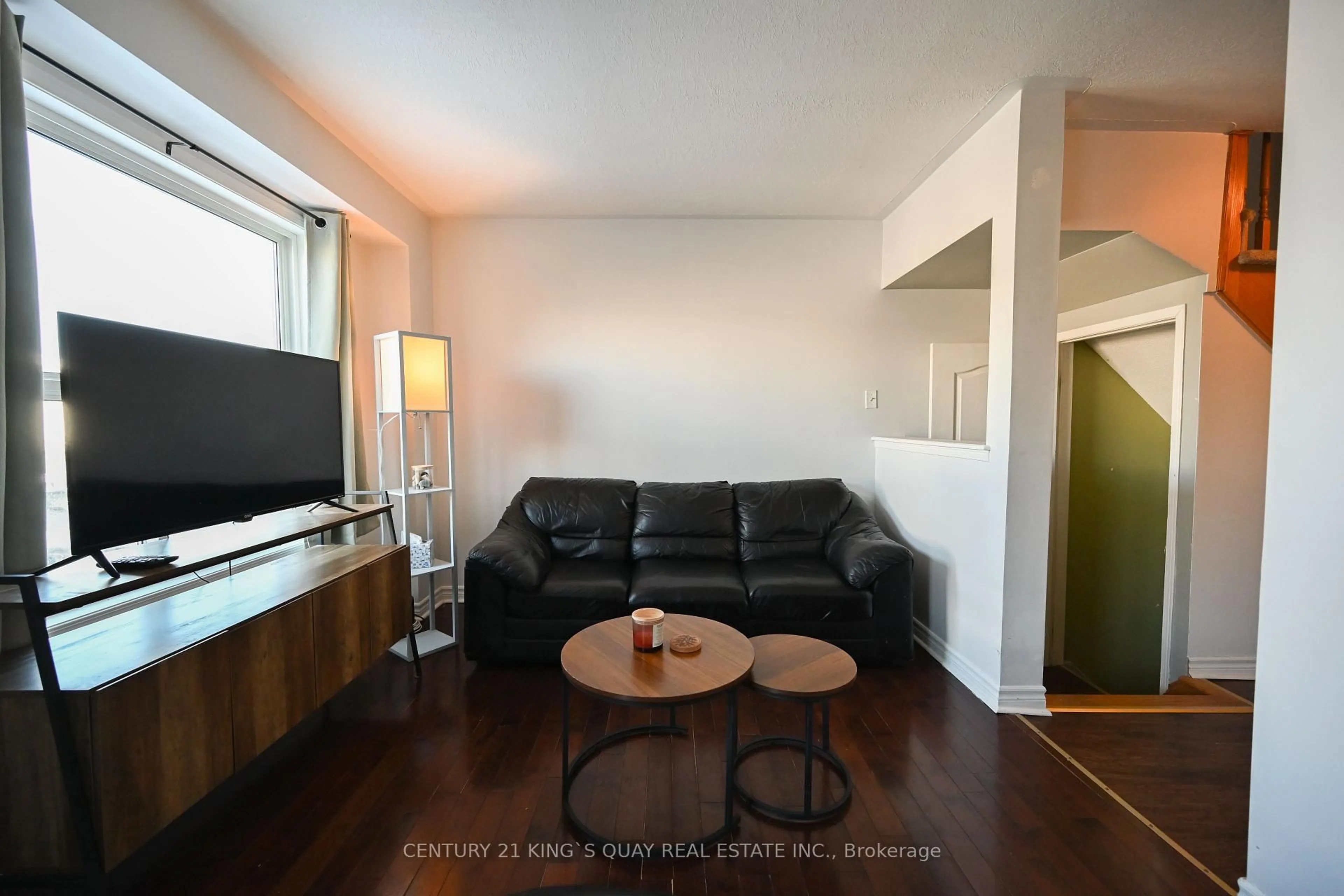 Living room with furniture, wood/laminate floor for 50 Crittenden Dr, Georgina Ontario L4P 4E4