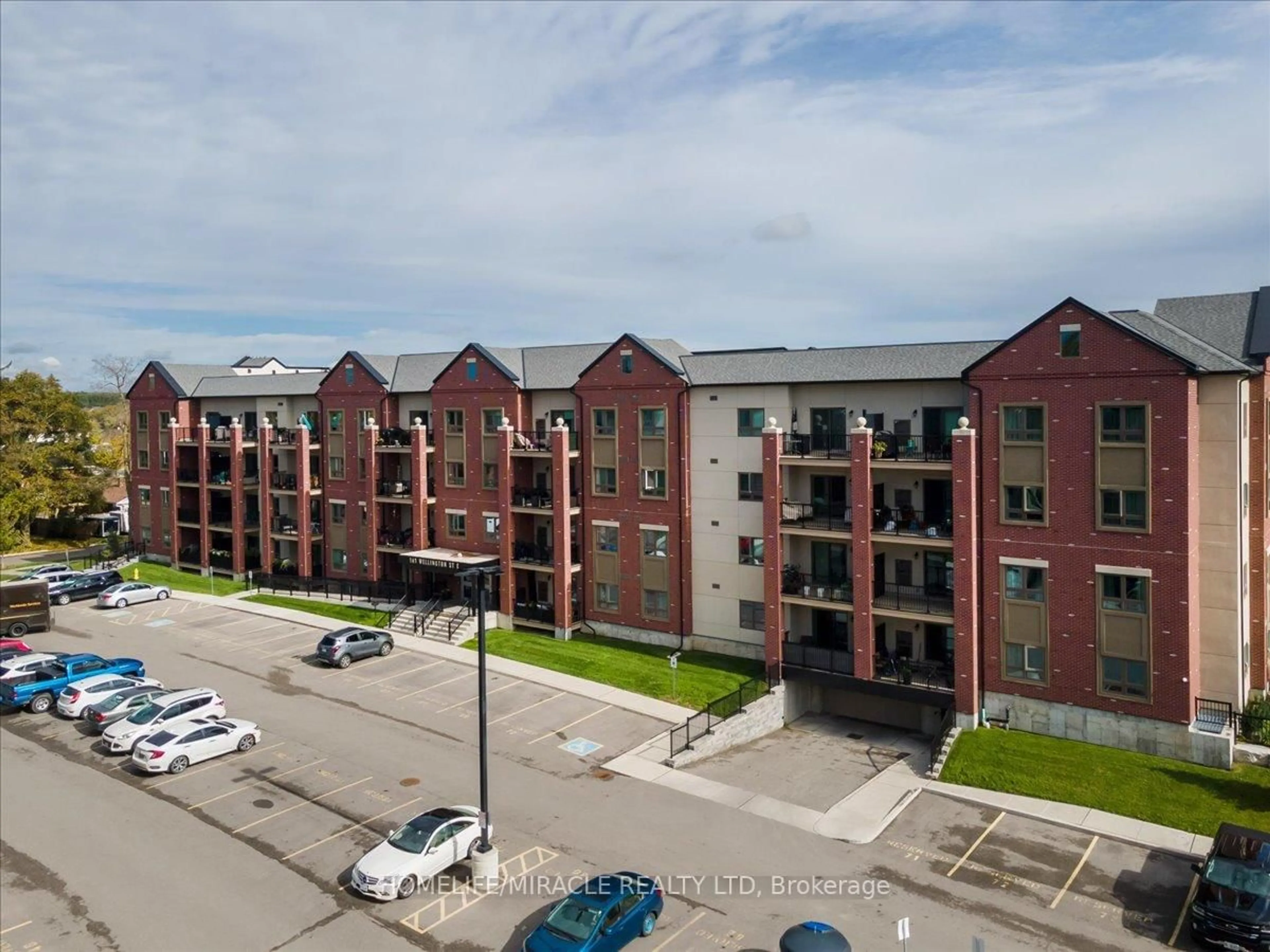 A pic from outside/outdoor area/front of a property/back of a property/a pic from drone, city buildings view from balcony for 161 Wellington St #304, New Tecumseth Ontario L9R 0R8