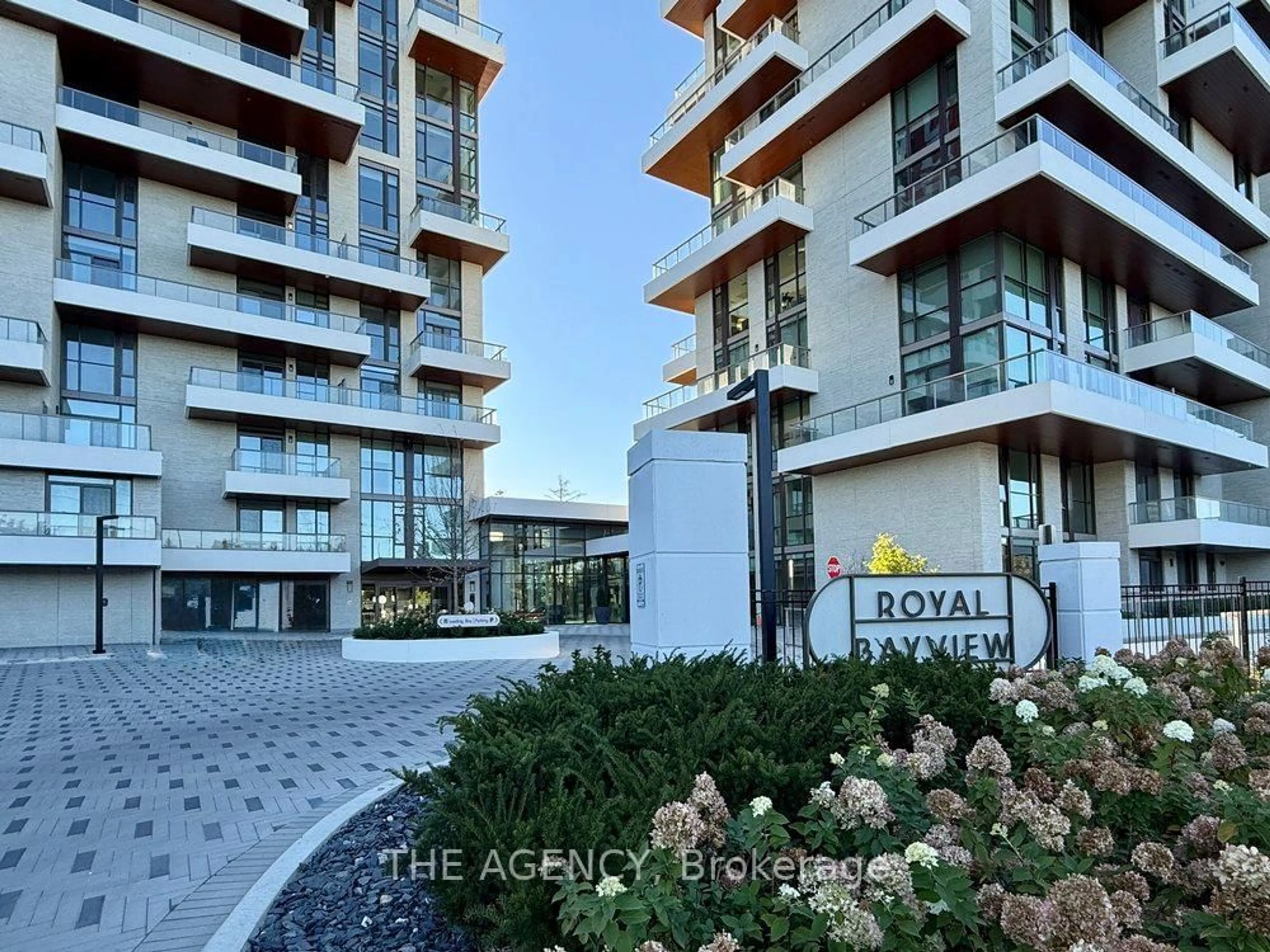 Indoor foyer for 399 Royal Orchard Blvd #620, Markham Ontario L3T 0H4