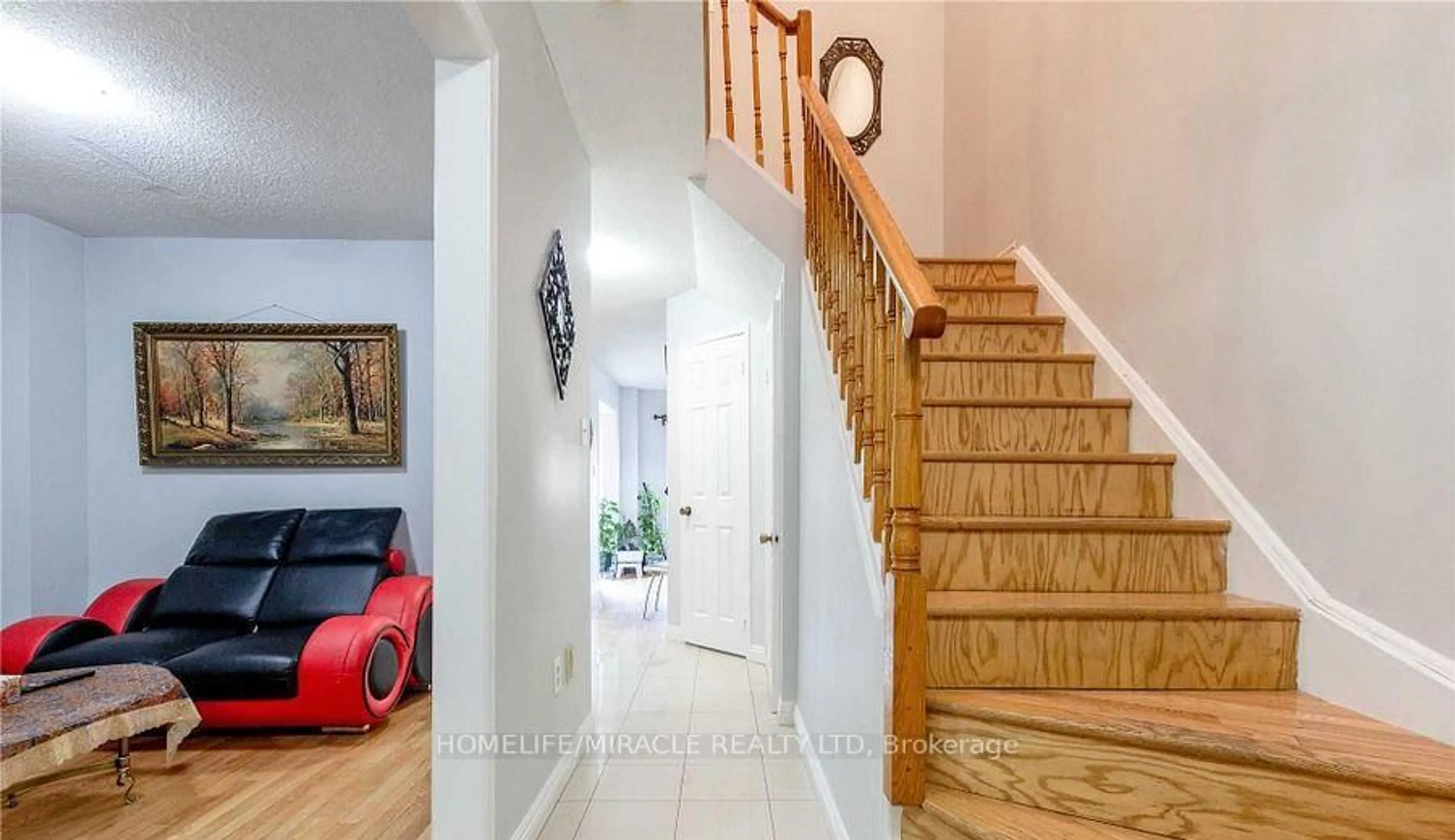 Indoor entryway for 98 Laird Dr, Markham Ontario L3S 3N5