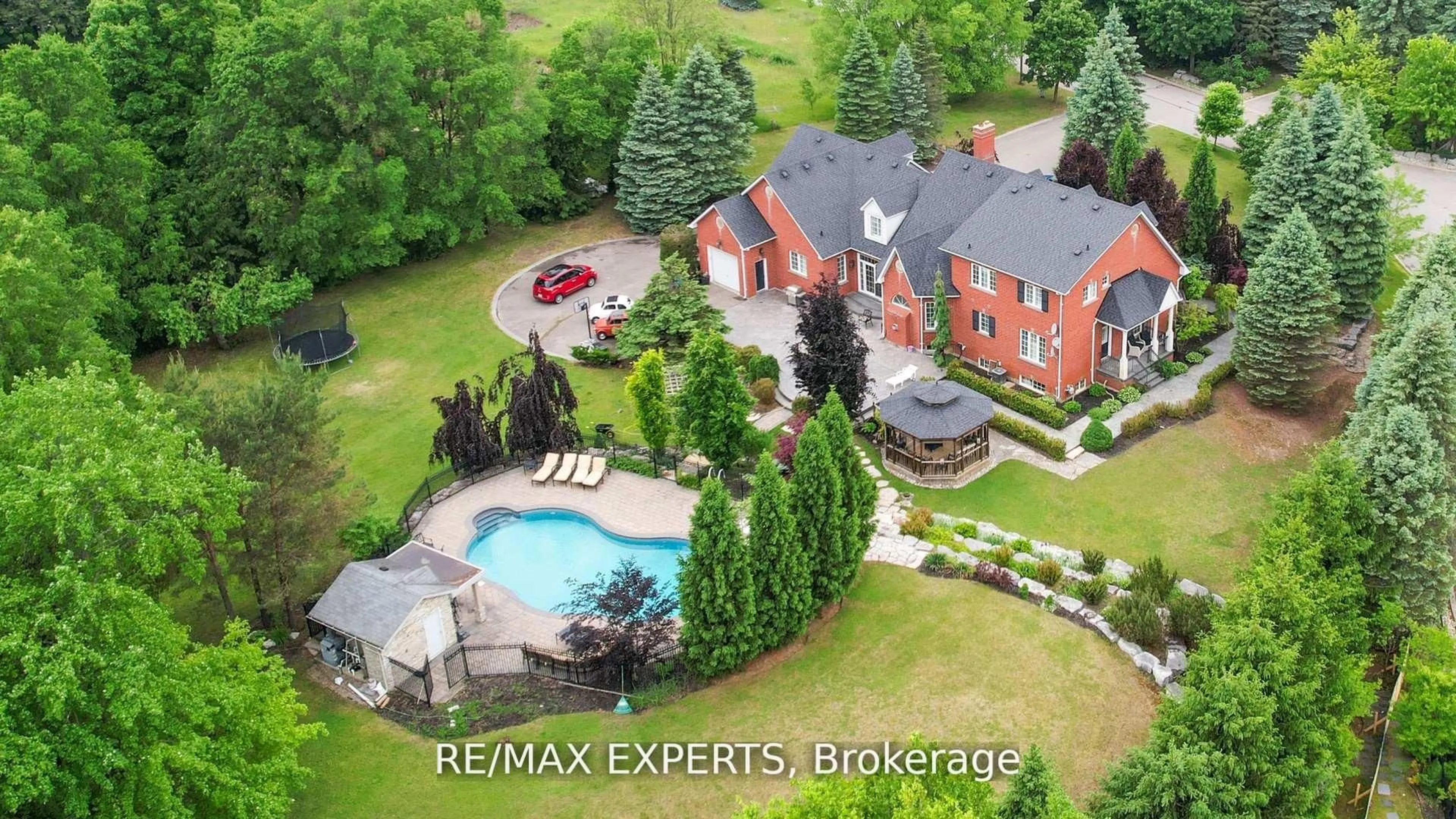 A pic from outside/outdoor area/front of a property/back of a property/a pic from drone, unknown for 27 Theresa Circ, Vaughan Ontario L0J 1C0