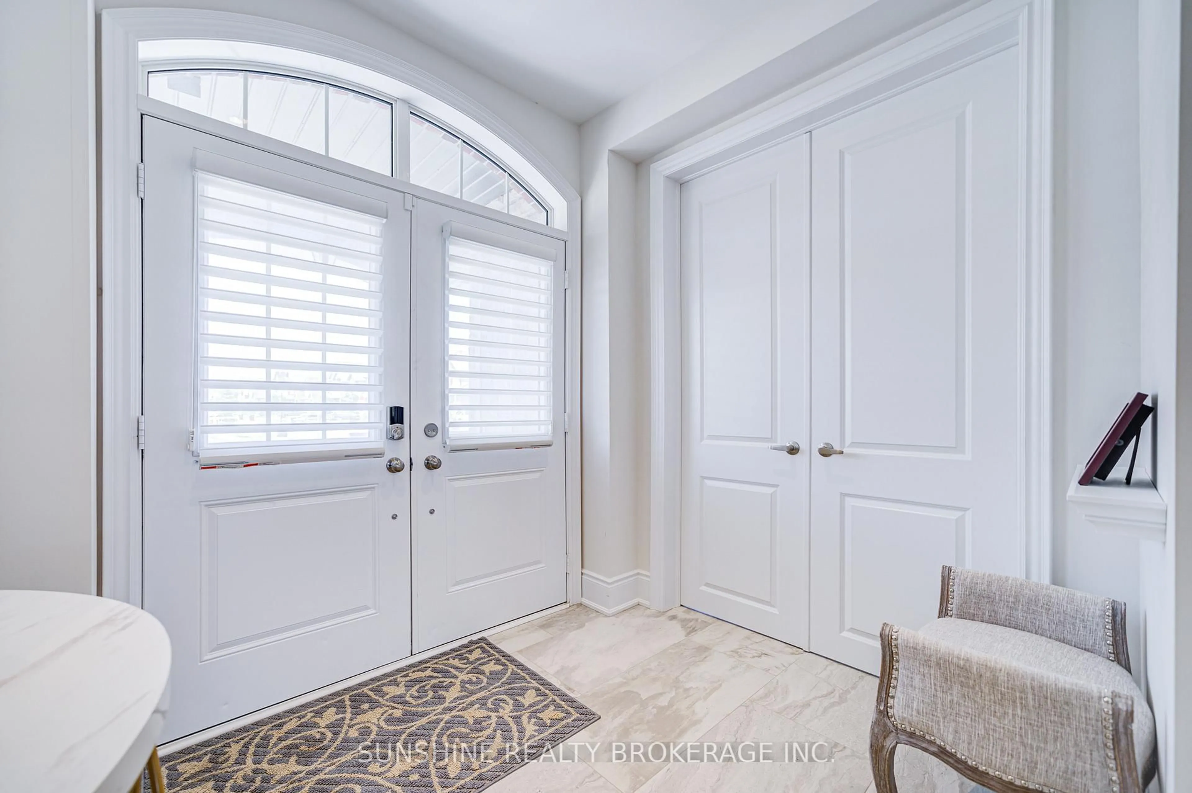 Indoor entryway for 1573 Emberton Way, Innisfil Ontario L9S 0A8