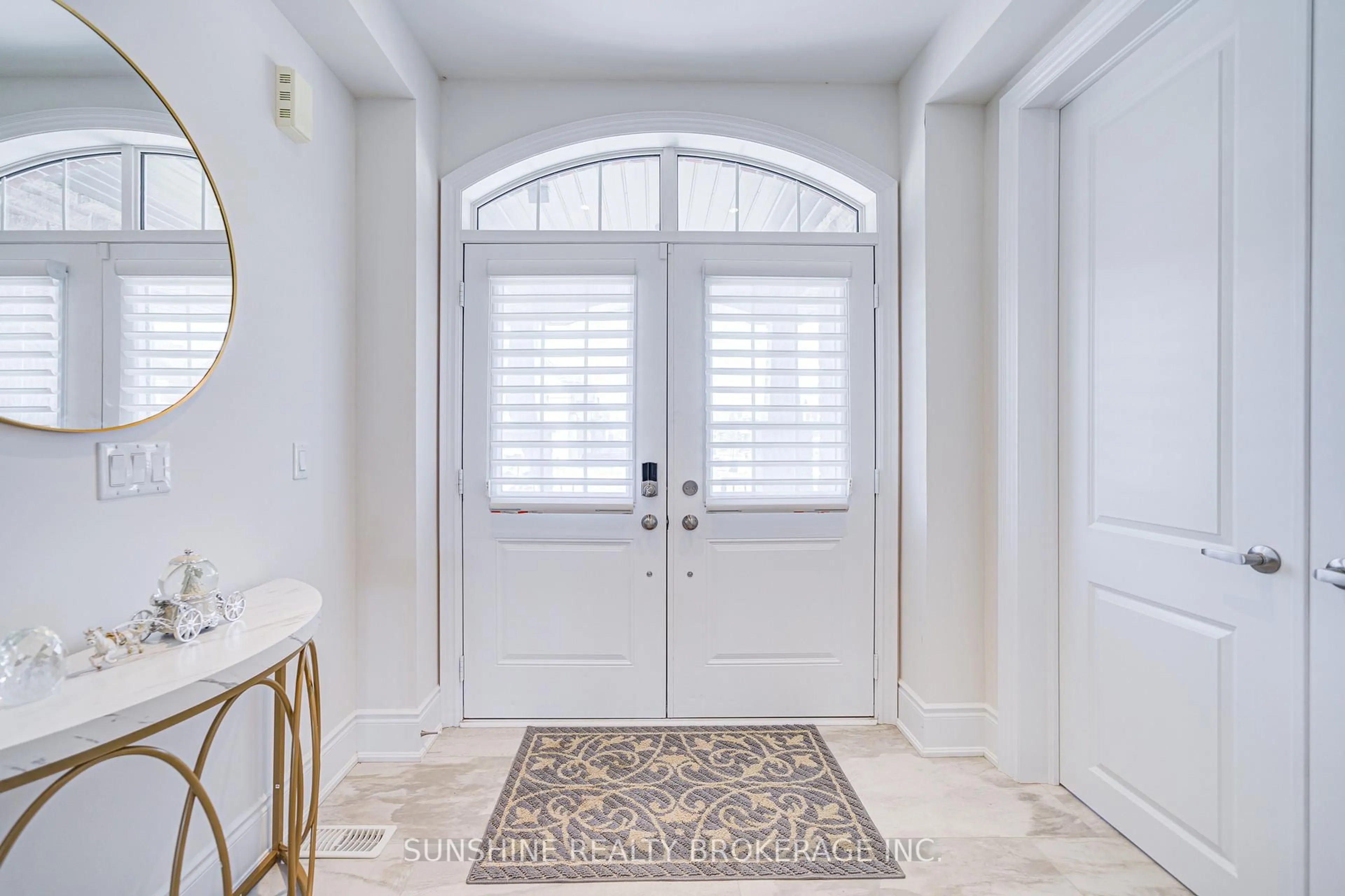 Indoor entryway for 1573 Emberton Way, Innisfil Ontario L9S 0A8