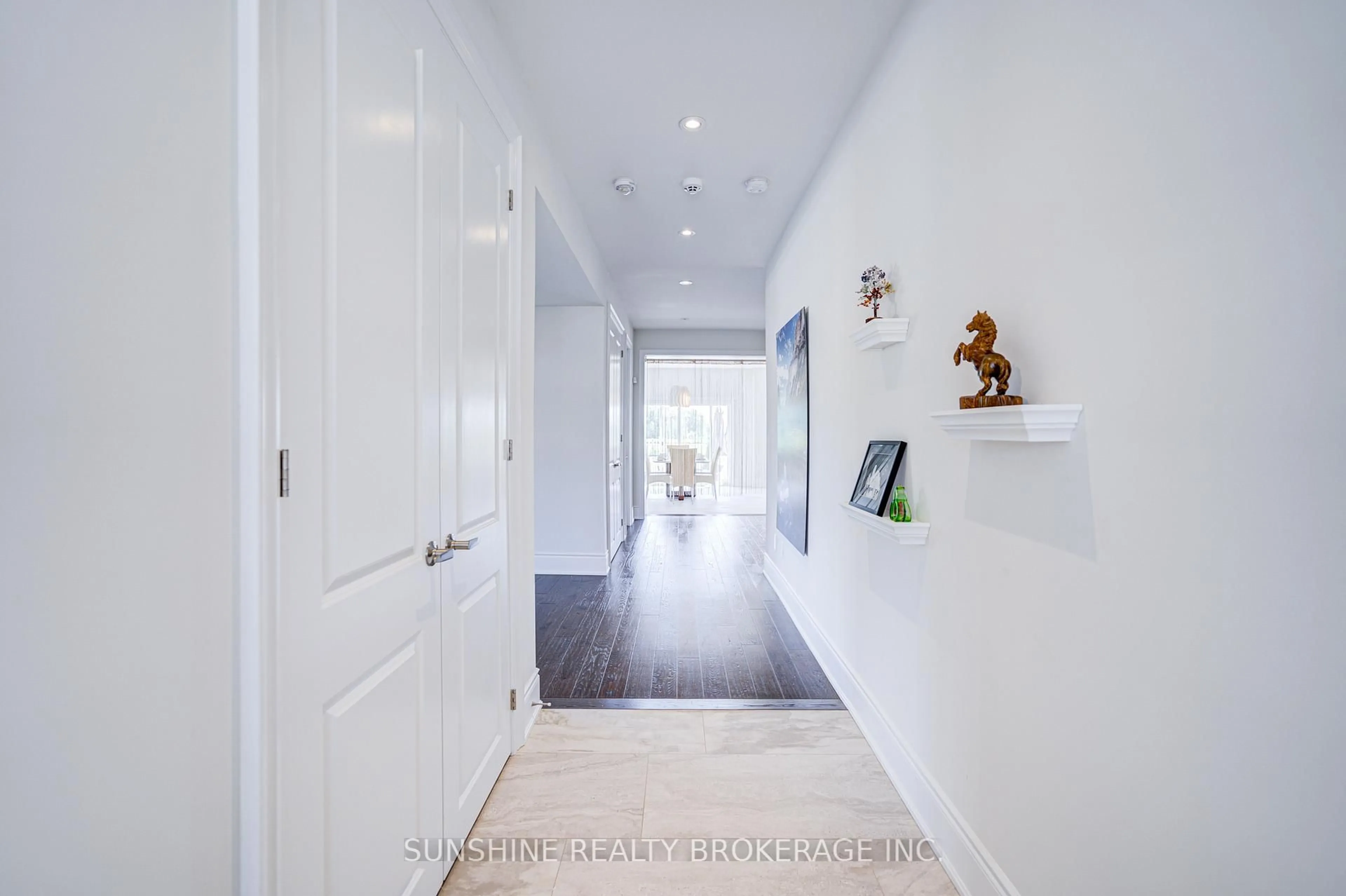 Indoor entryway for 1573 Emberton Way, Innisfil Ontario L9S 0A8