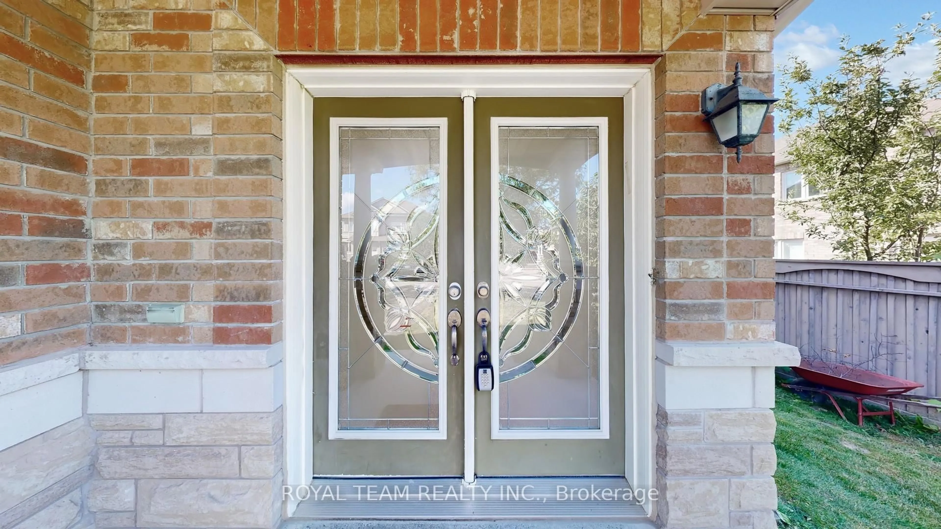 Indoor entryway for 246 Lauderdale Dr, Vaughan Ontario L6A 0N4