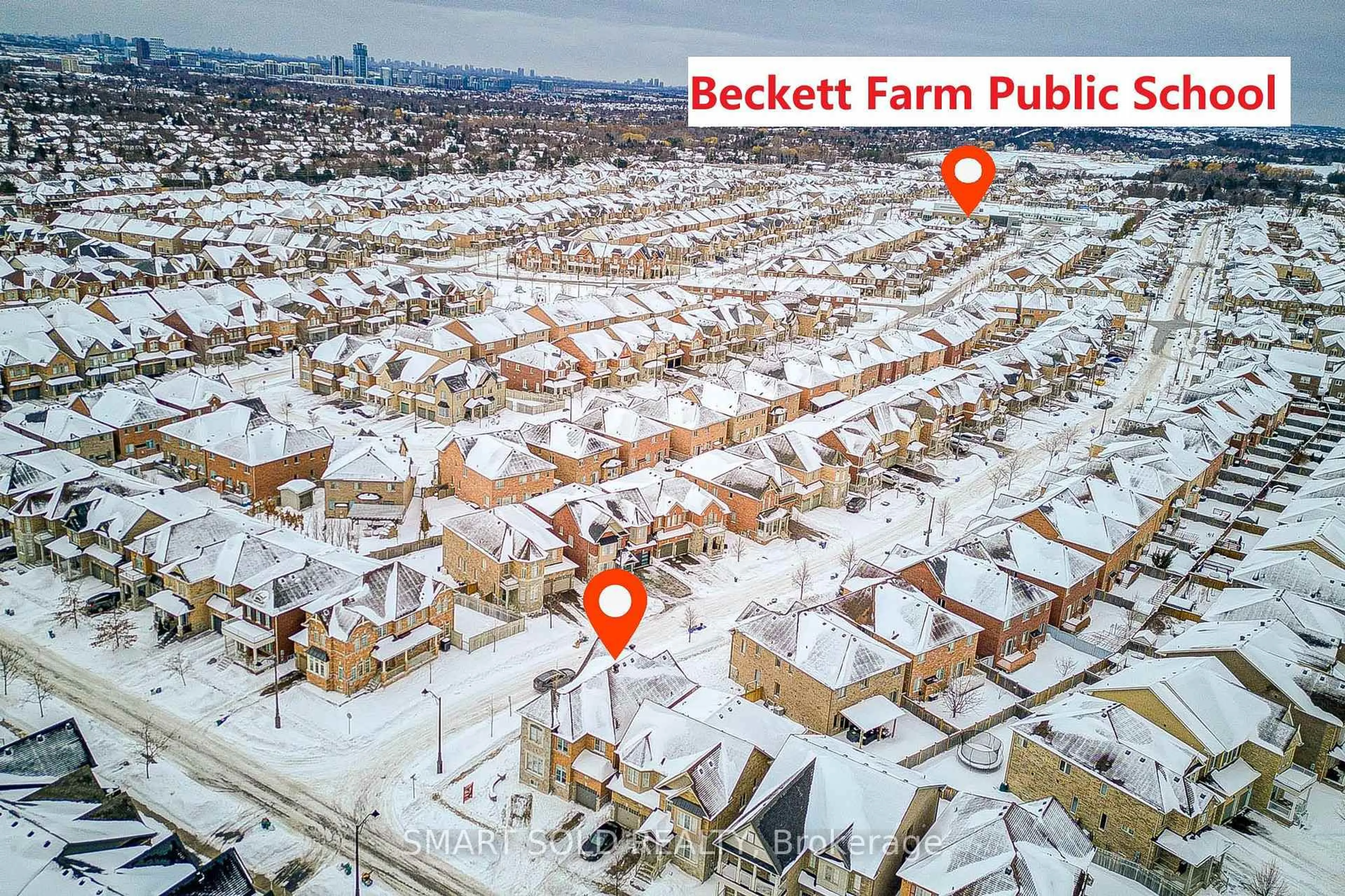 A pic from outside/outdoor area/front of a property/back of a property/a pic from drone, street for 102 William Bartlett Dr, Markham Ontario L6C 0P9