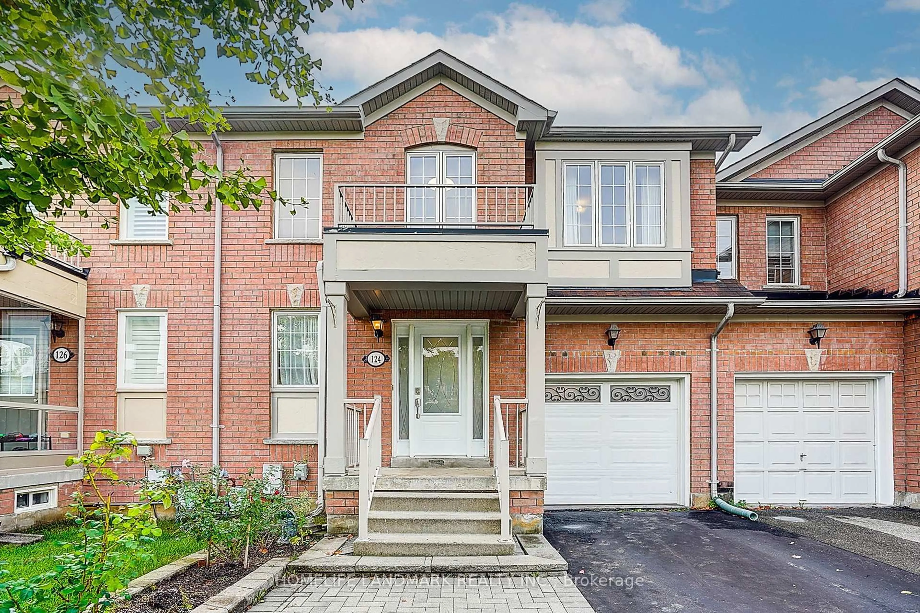 Home with brick exterior material, street for 124 King William Cres, Richmond Hill Ontario L4B 4T1