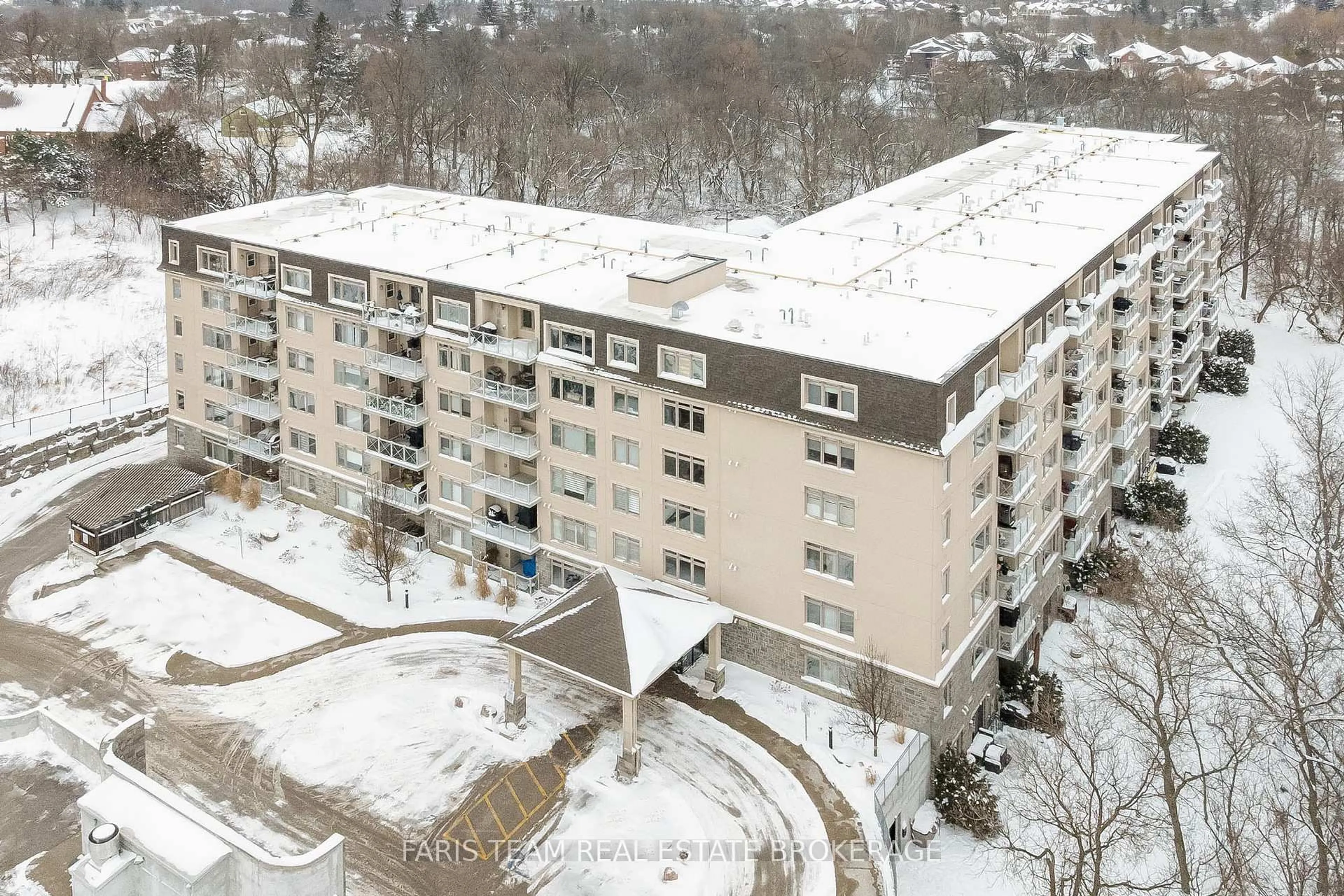 A pic from outside/outdoor area/front of a property/back of a property/a pic from drone, city buildings view from balcony for 149 Church St #418, King Ontario L0G 1T0
