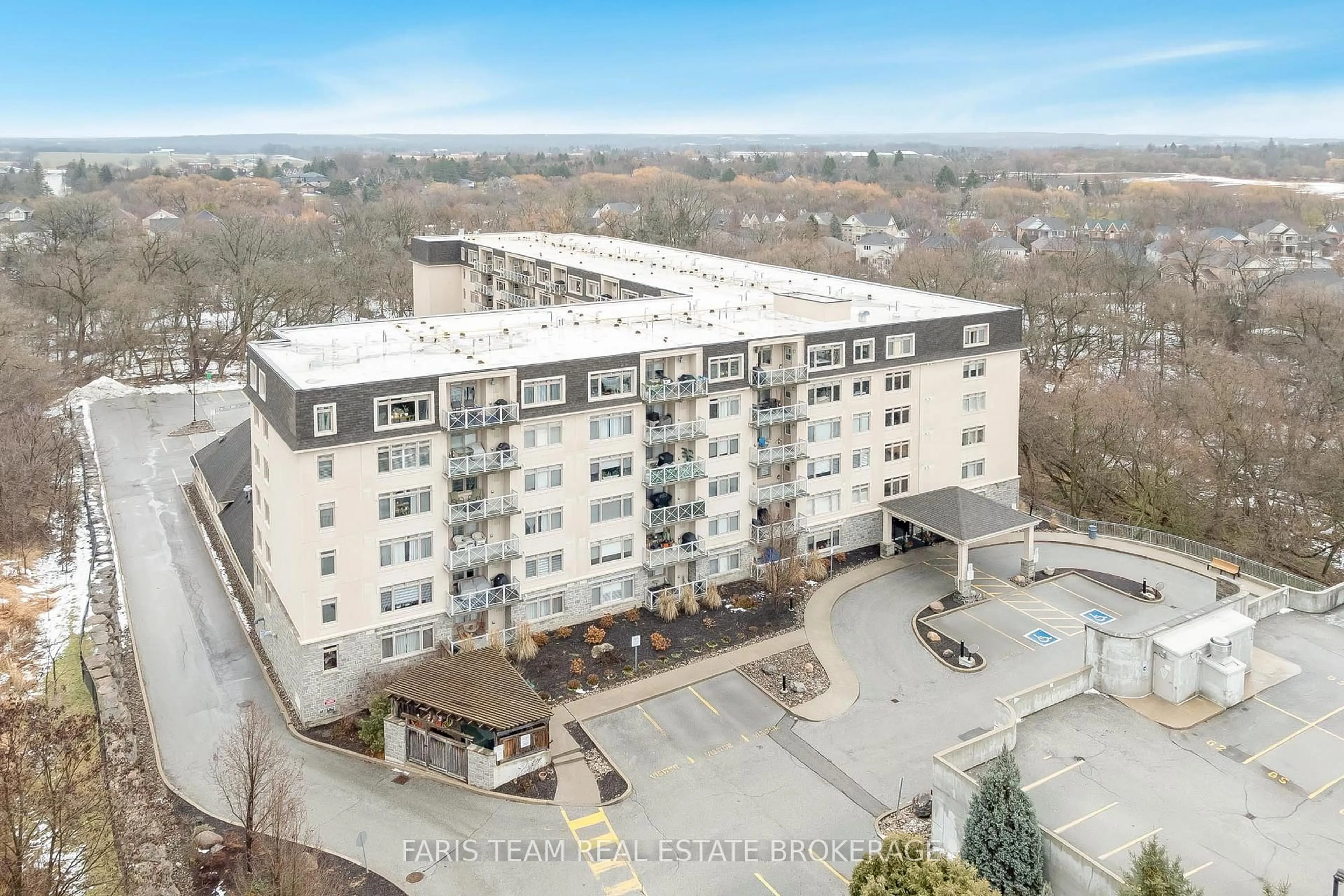 A pic from outside/outdoor area/front of a property/back of a property/a pic from drone, unknown for 149 Church St #418, King Ontario L0G 1T0