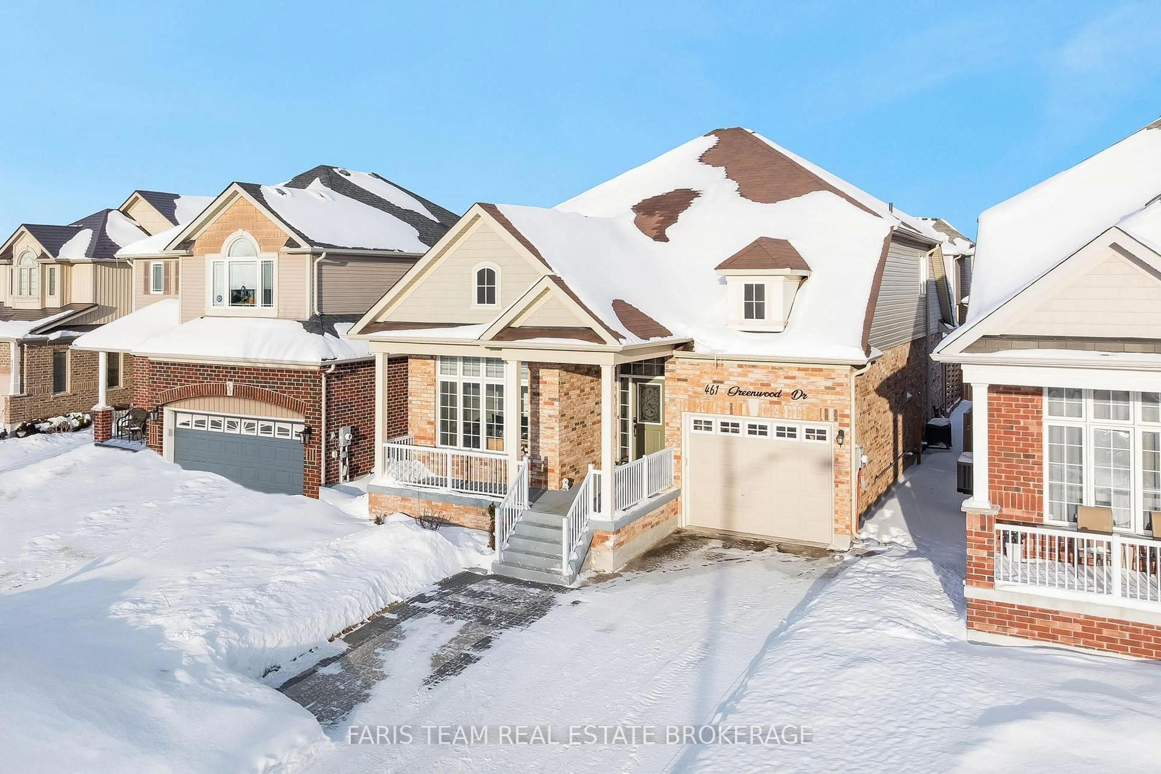 A pic from outside/outdoor area/front of a property/back of a property/a pic from drone, street for 461 Greenwood Dr, Essa Ontario L3W 0R4