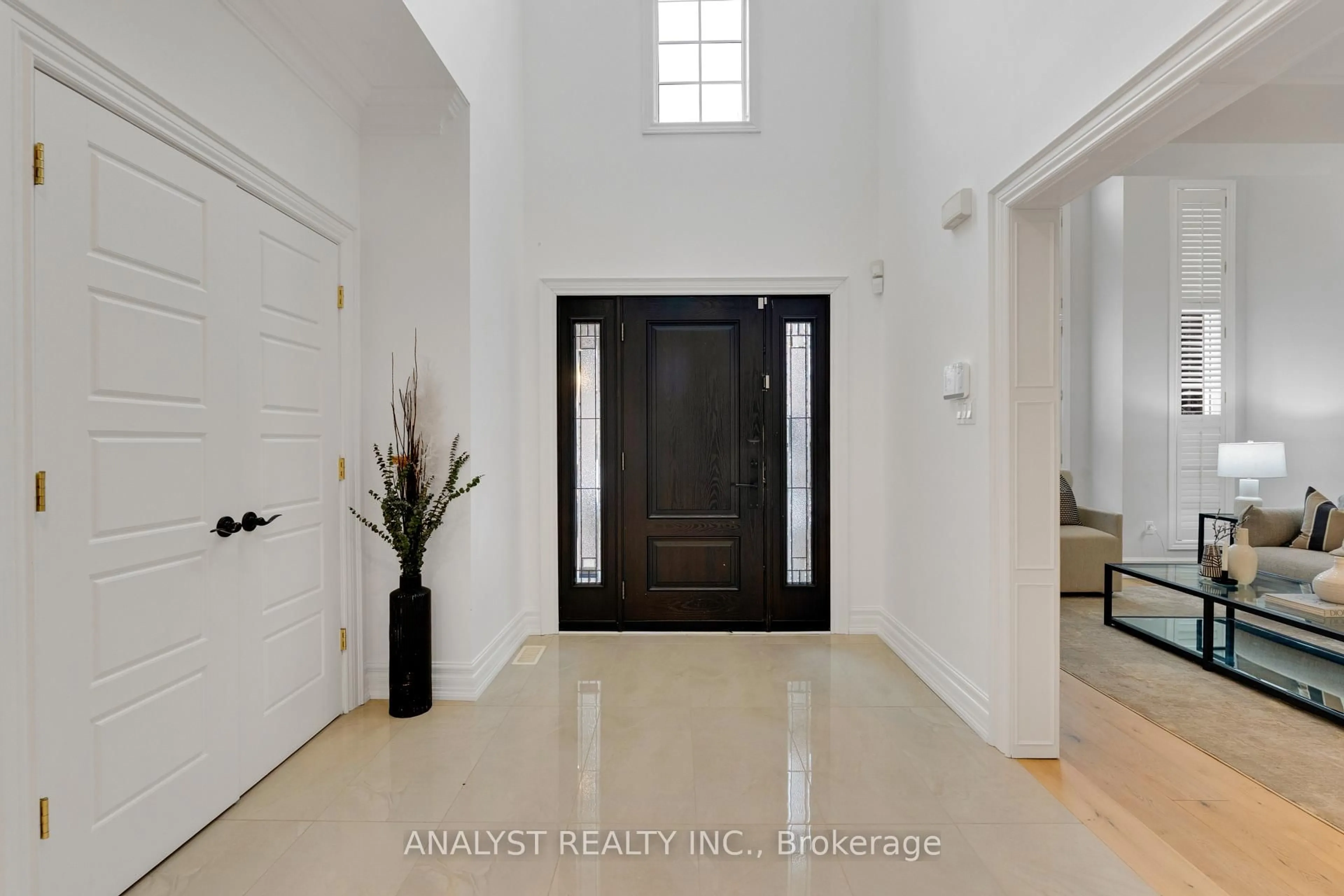 Indoor entryway for 43 Carstad Cres, Vaughan Ontario L4H 1H5