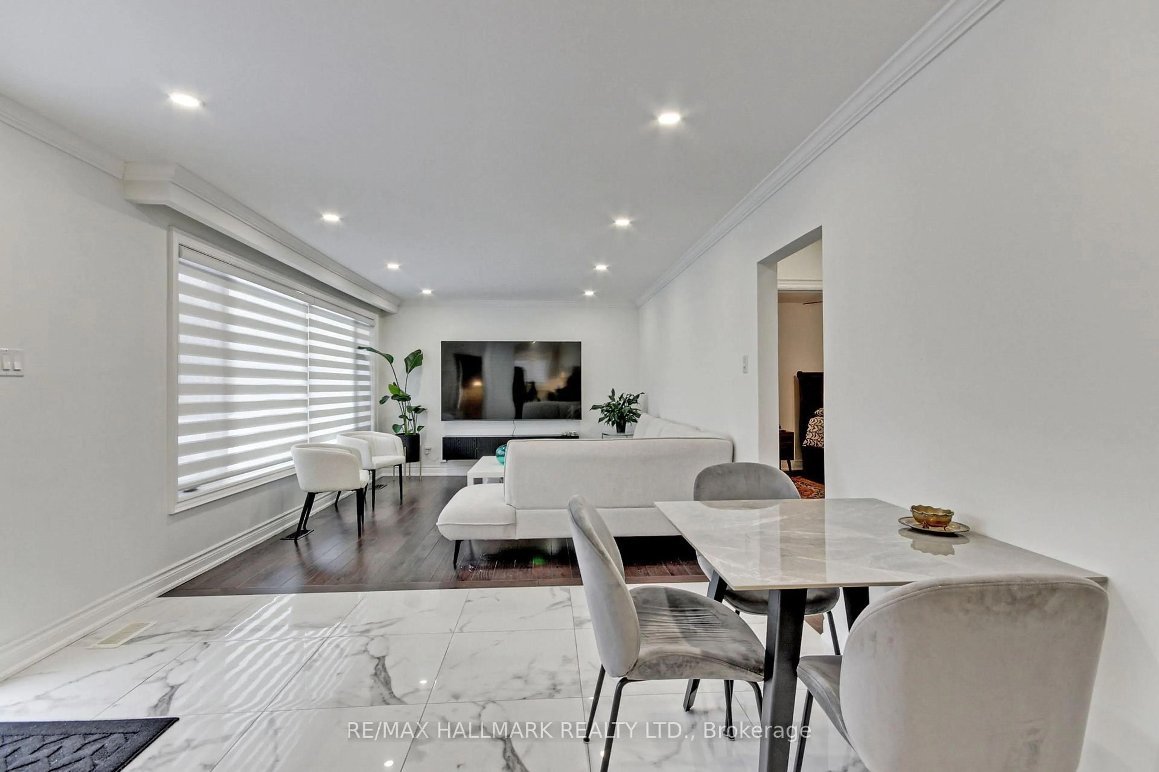 Dining room, ceramic/tile floor for 13 Patrick Dr, Aurora Ontario L4G 2A6