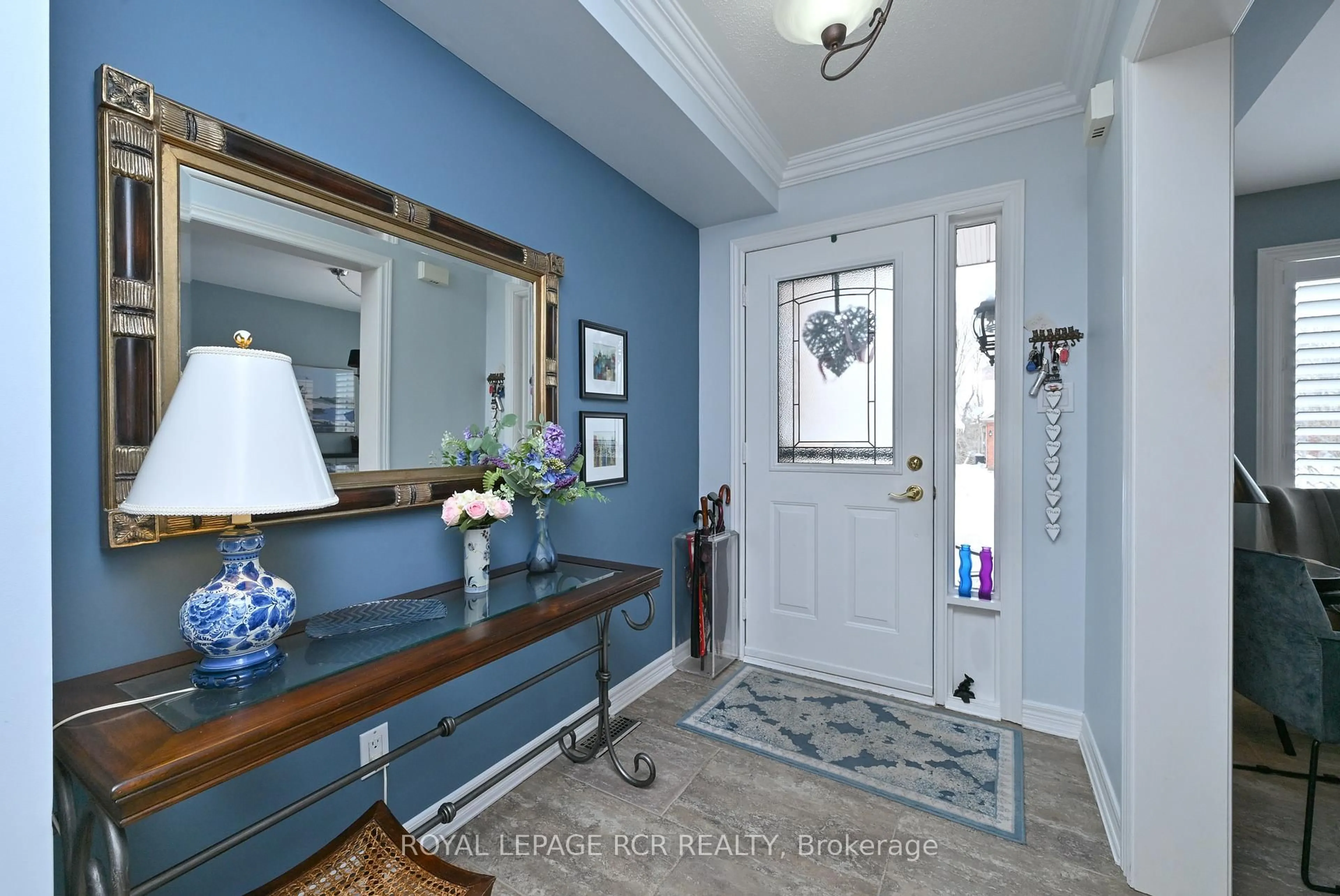 Indoor entryway for 50 Bella Vista Tr, New Tecumseth Ontario L9R 2C6