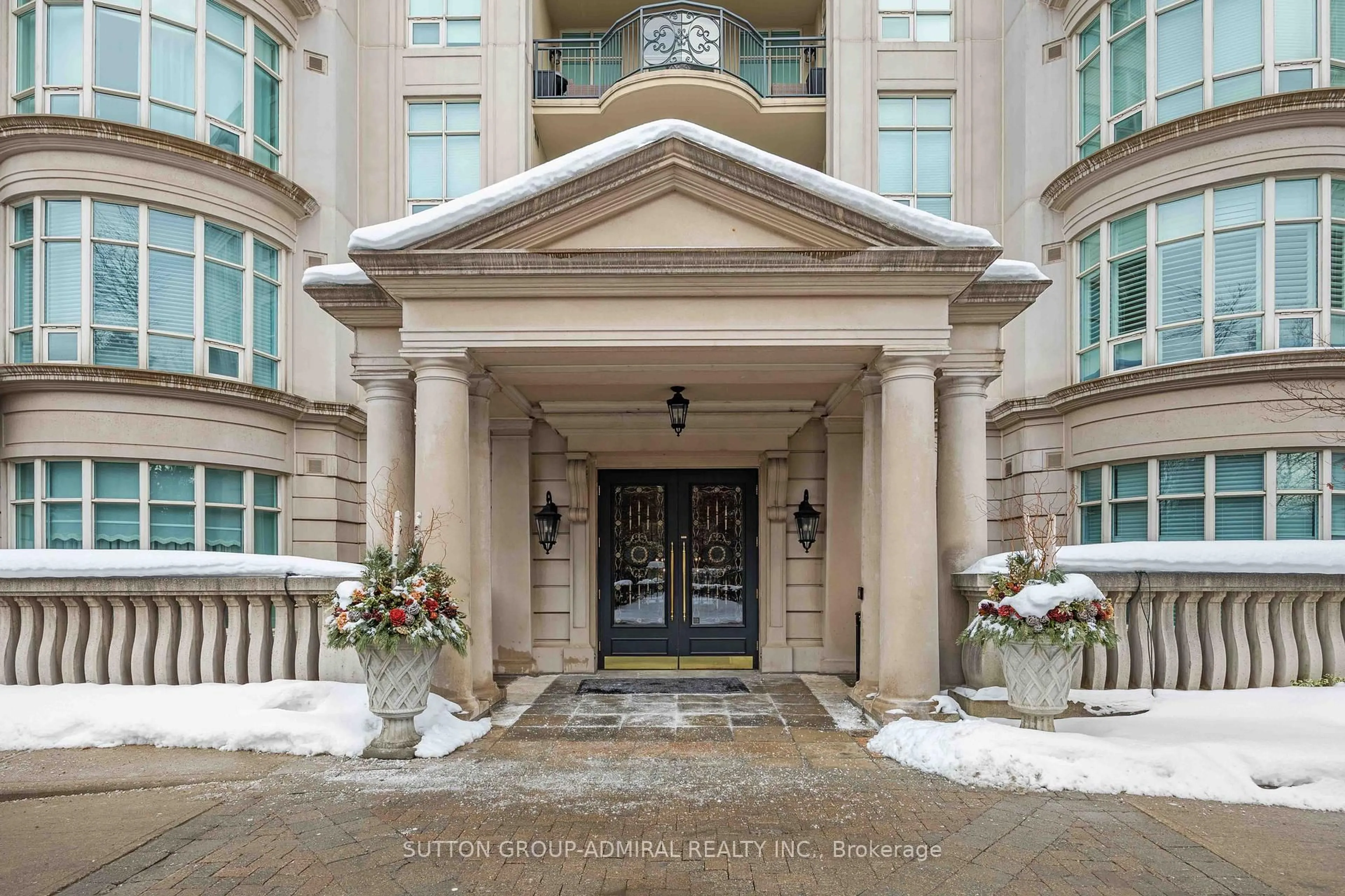 Indoor foyer for 7071 Bayview Ave #207, Markham Ontario L3T 7Y8