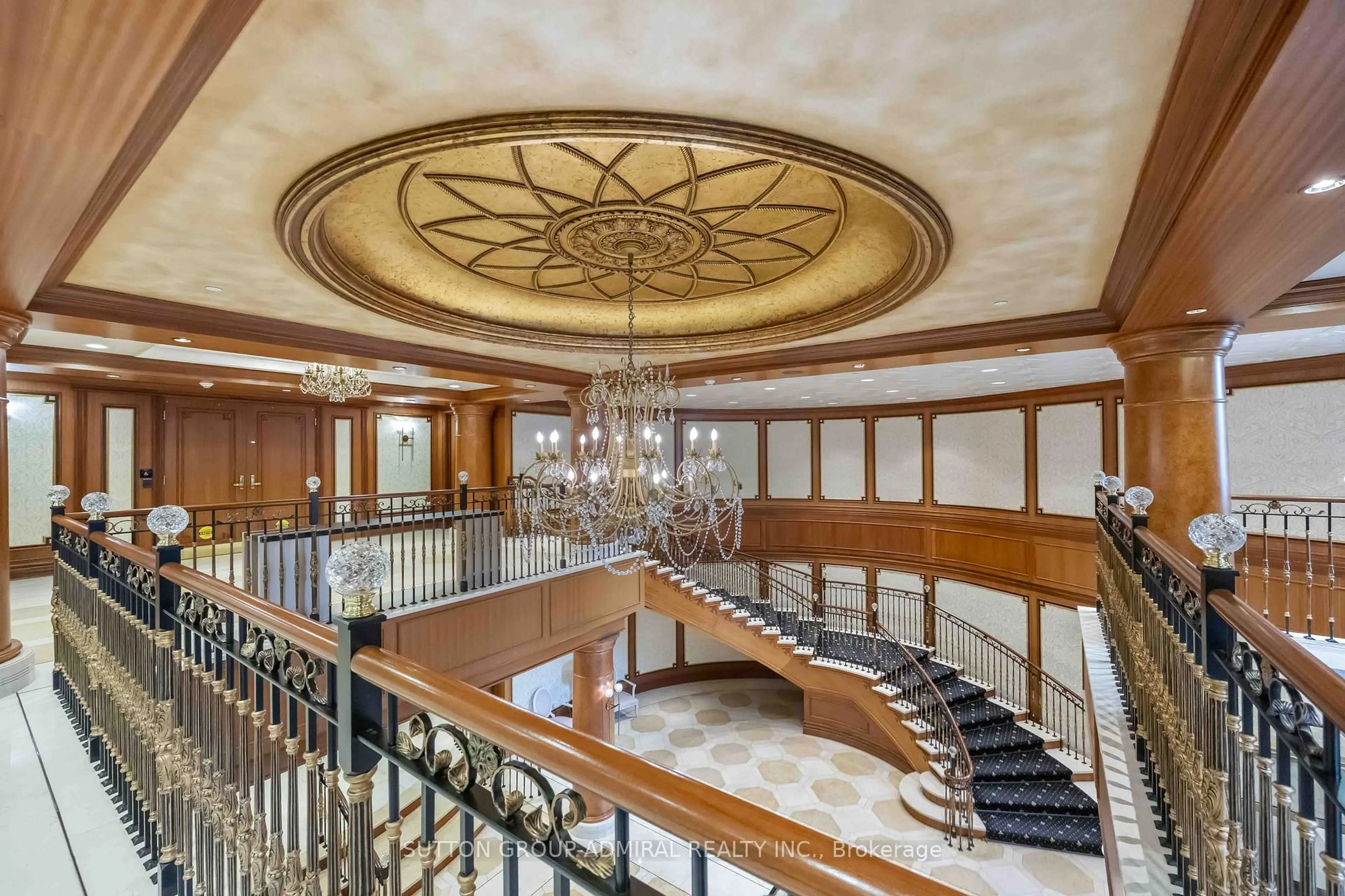 Indoor foyer for 7071 Bayview Ave #207, Markham Ontario L3T 7Y8