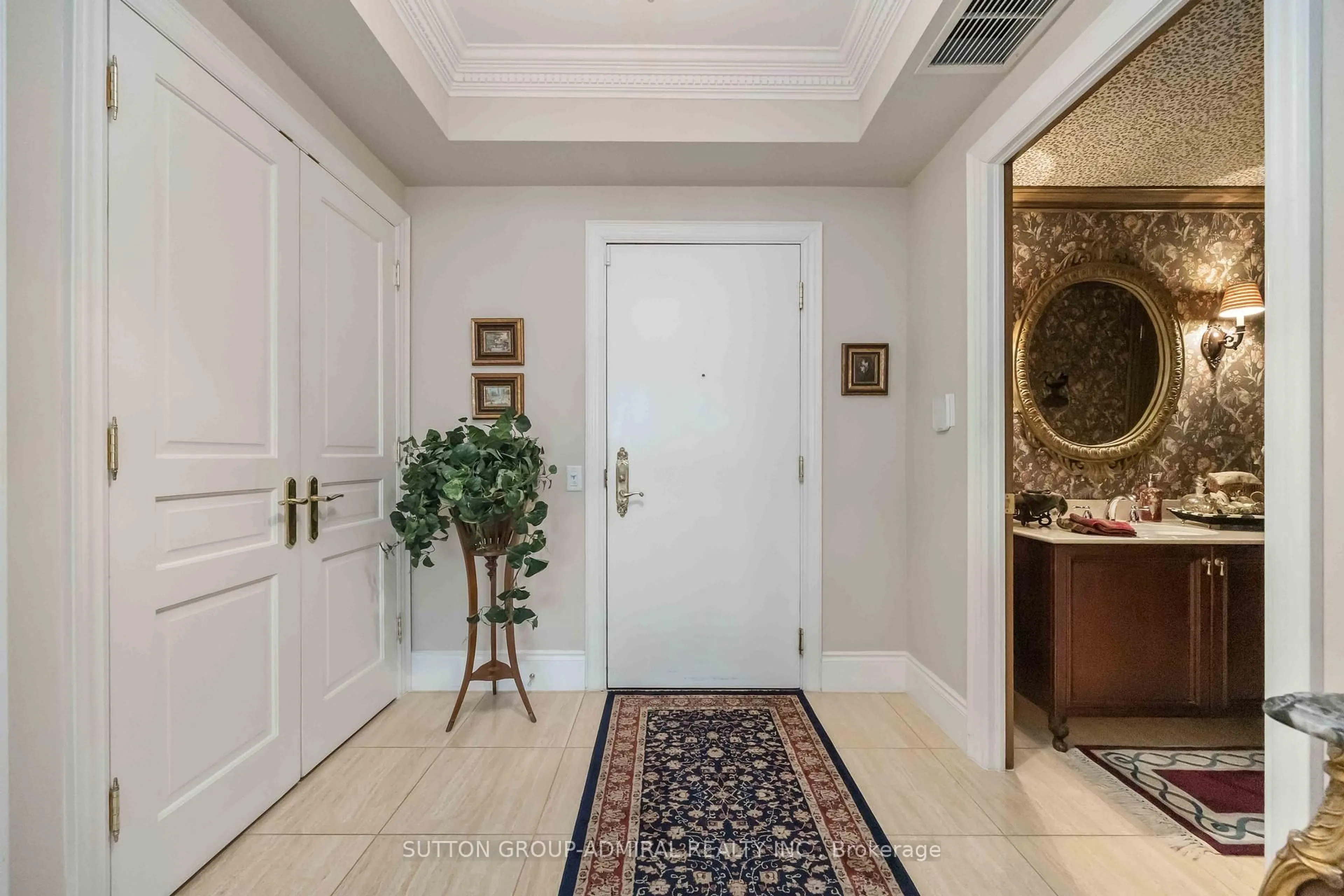 Indoor foyer for 7071 Bayview Ave #207, Markham Ontario L3T 7Y8