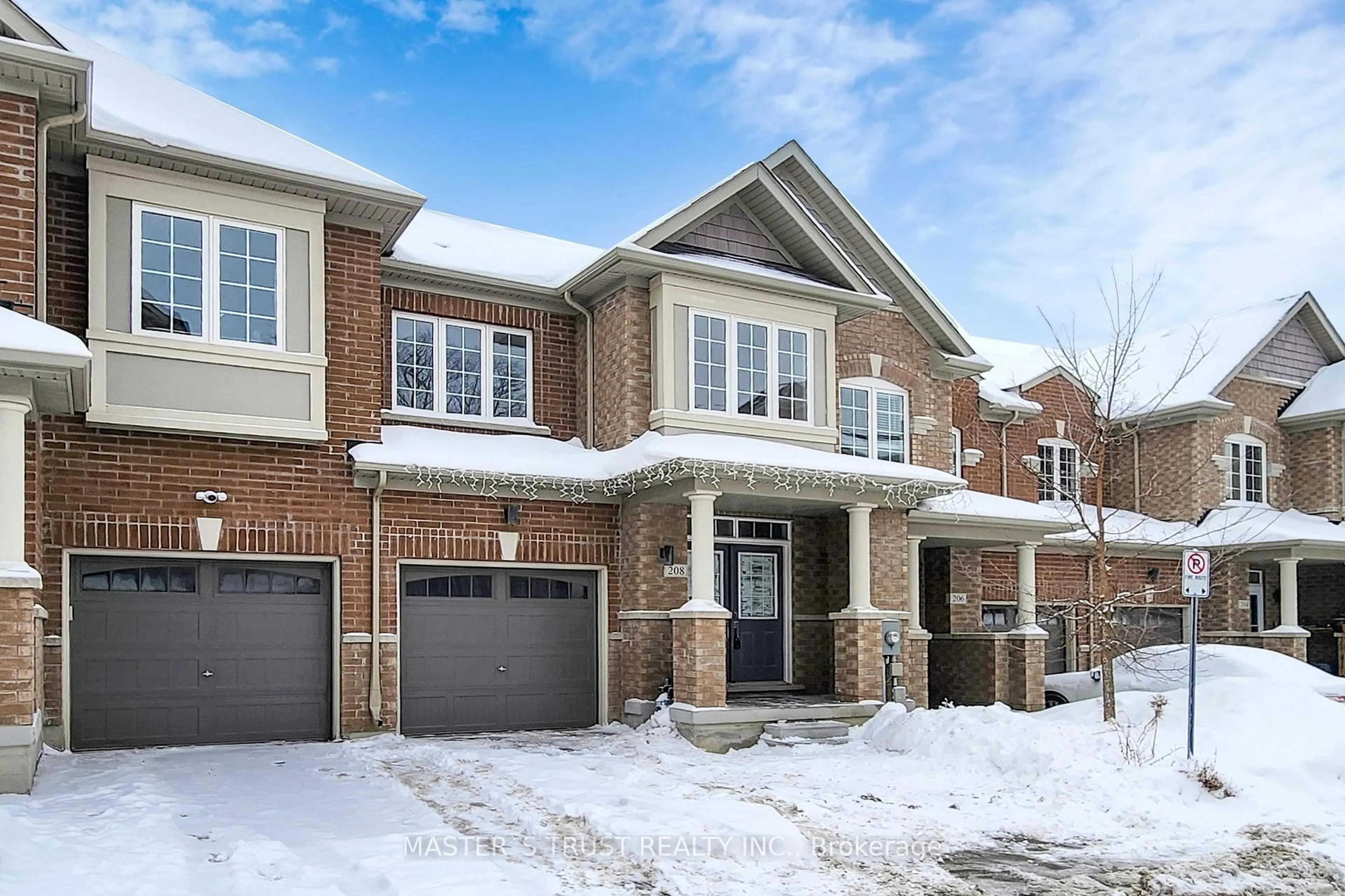 Home with brick exterior material, street for 208 Harding Park St, Newmarket Ontario L3Y 0E3