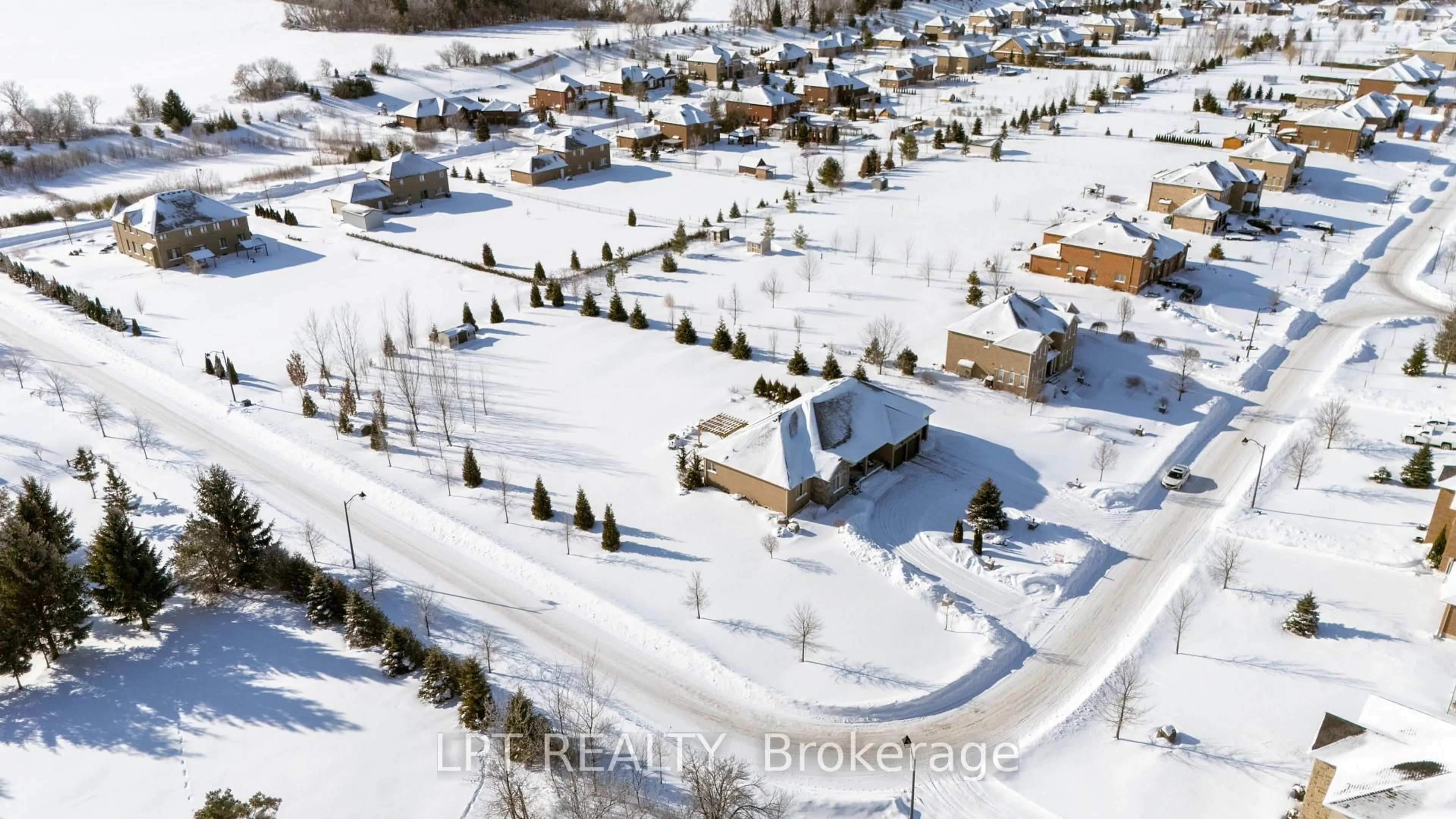 A pic from outside/outdoor area/front of a property/back of a property/a pic from drone, street for 66 Stonesthrow Cres, Uxbridge Ontario L0C 1A0