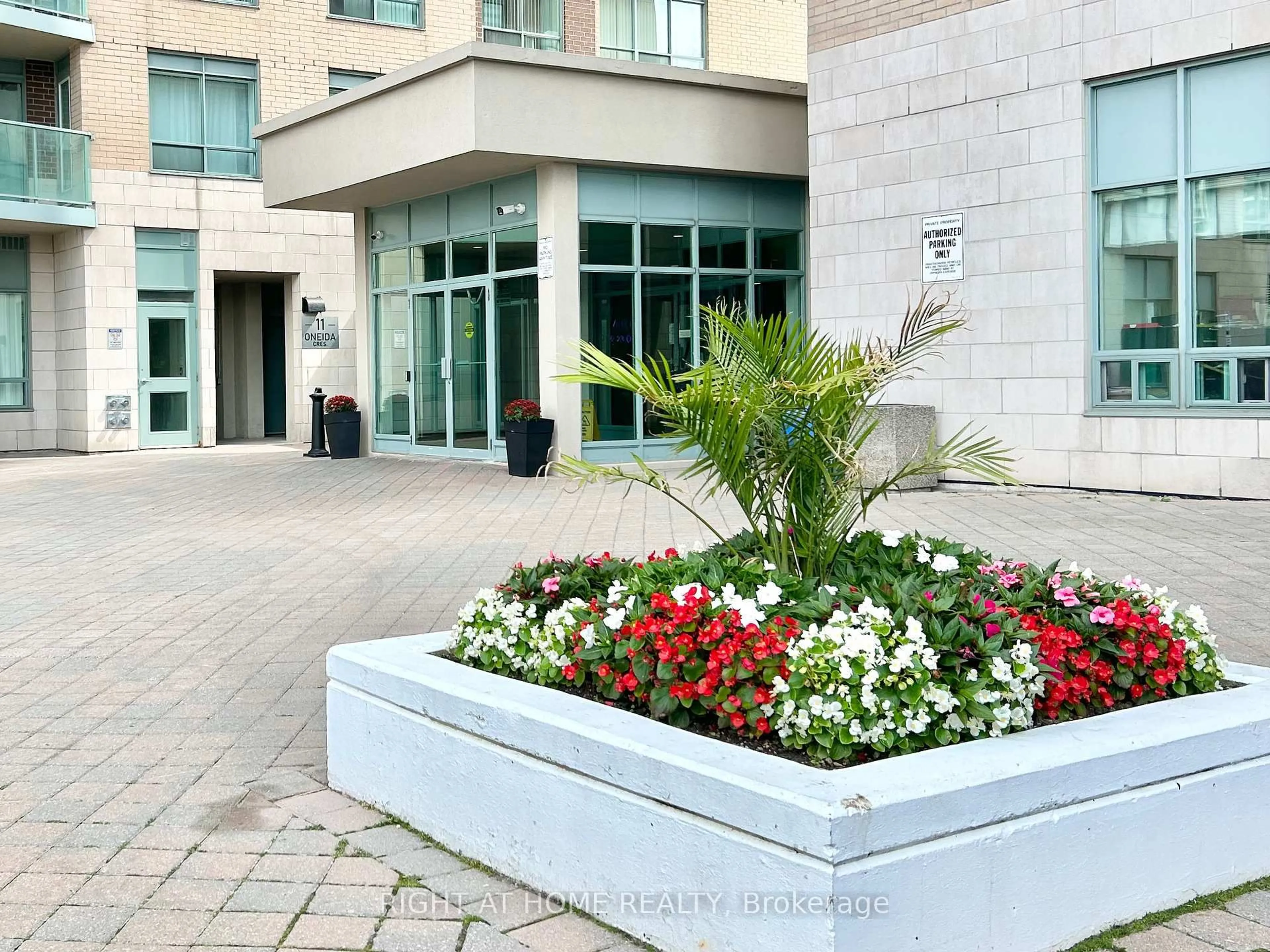 Unknown for 11 Oneida Cres #310, Richmond Hill Ontario L4B 0A1