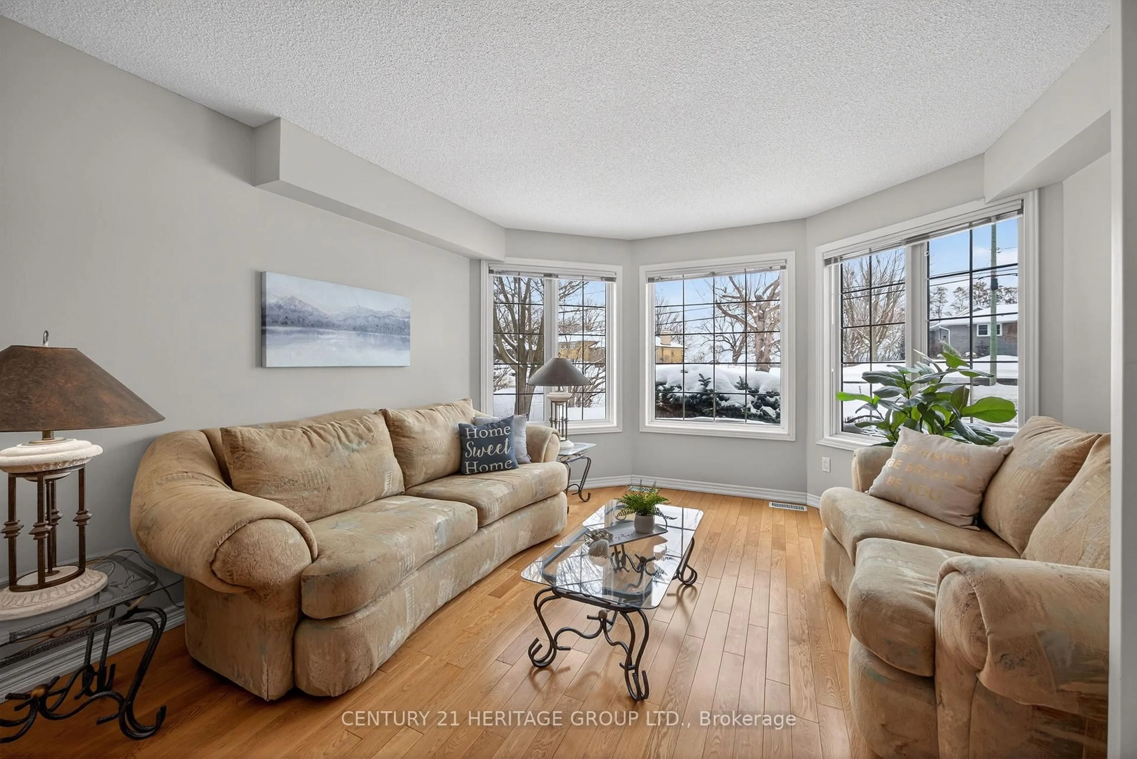 Living room with furniture, unknown for 306 Simcoe Rd, Bradford West Gwillimbury Ontario L3Z 1Y9