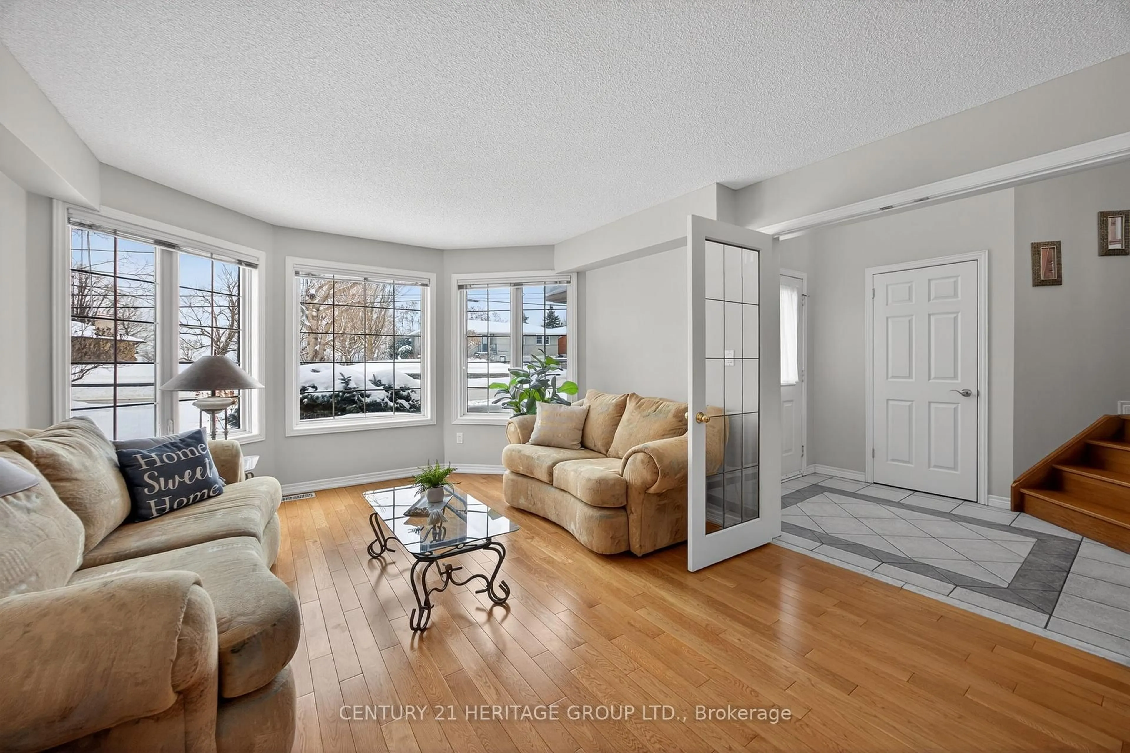 Living room with furniture, unknown for 306 Simcoe Rd, Bradford West Gwillimbury Ontario L3Z 1Y9