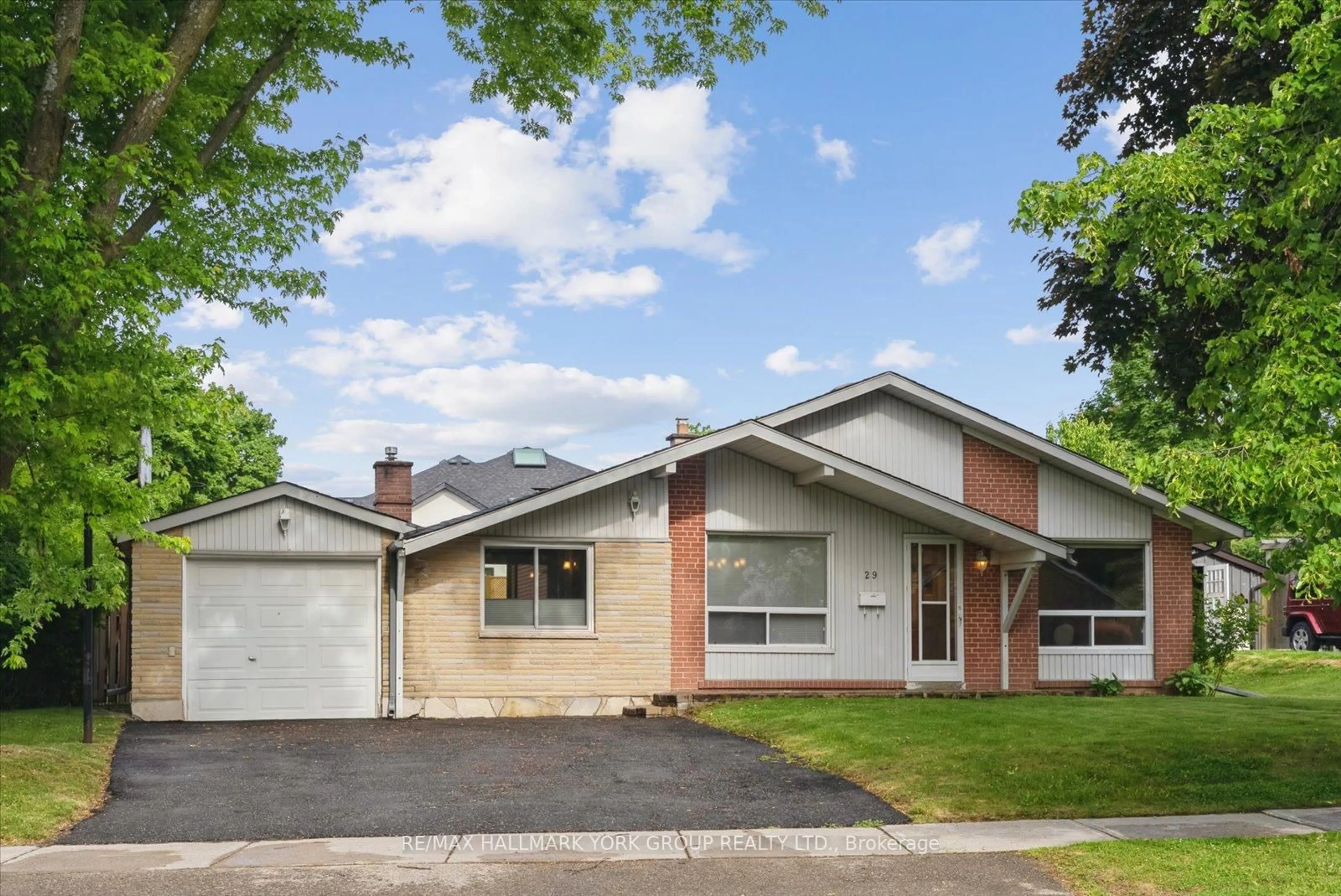 Home with brick exterior material, street for 29 Seaton Dr, Aurora Ontario L4G 2J9