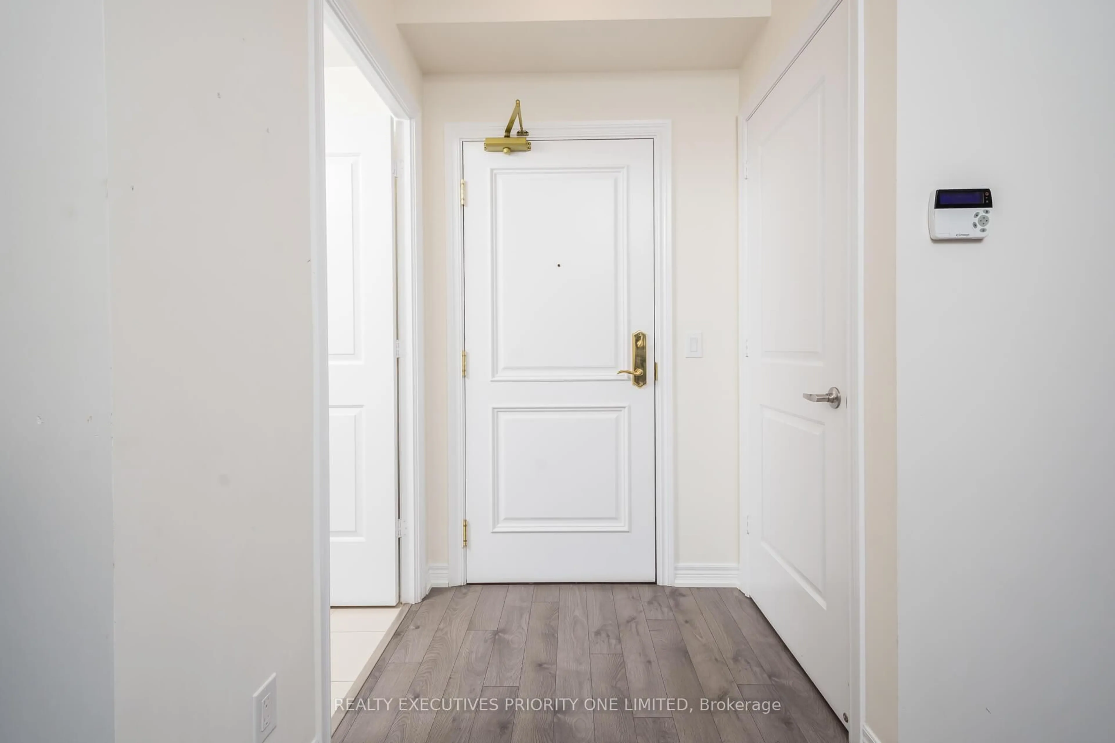 Indoor entryway for 9255 Jane St #614, Vaughan Ontario L6A 0K1