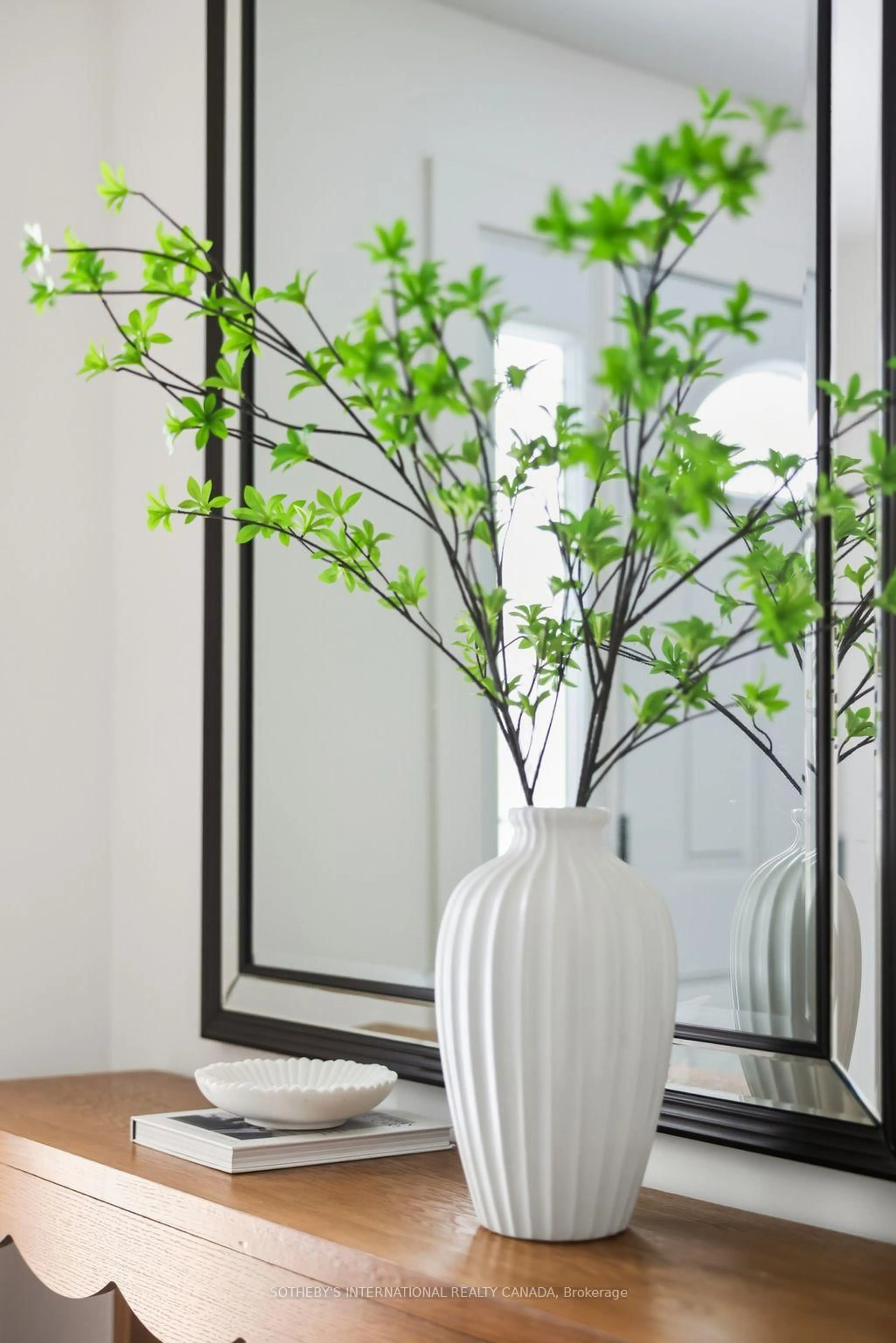 Indoor entryway for 4 Dersingham Cres, Markham Ontario L3T 4E7