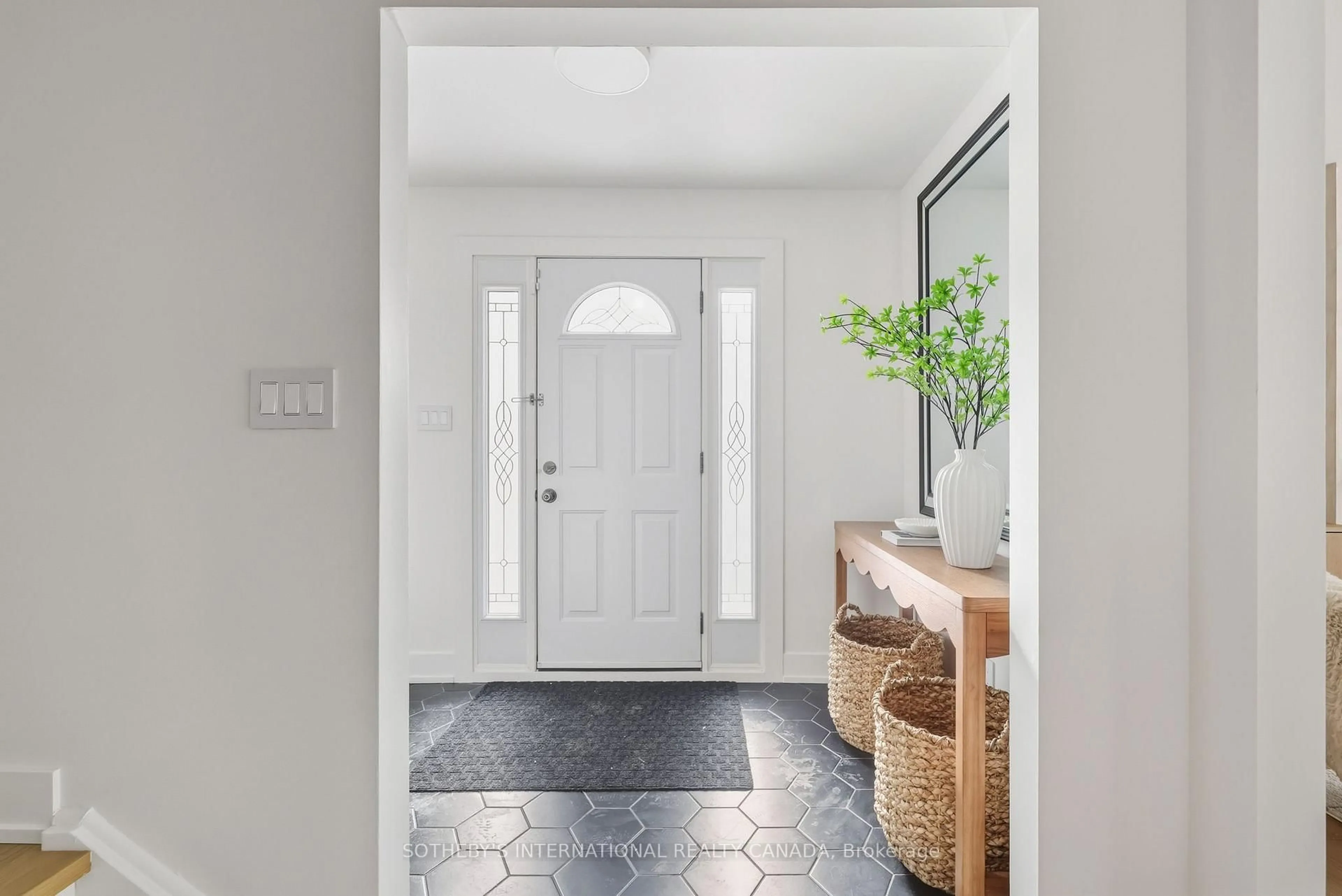 Indoor entryway for 4 Dersingham Cres, Markham Ontario L3T 4E7