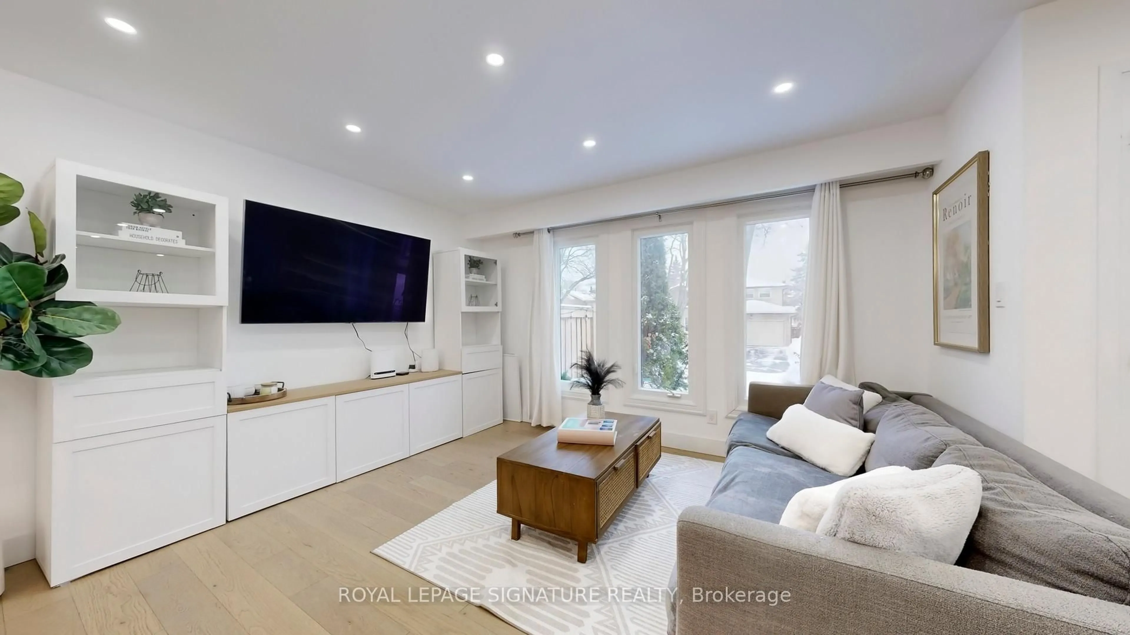 Living room with furniture, unknown for 3 Freeman Rd, Markham Ontario L3P 4E9