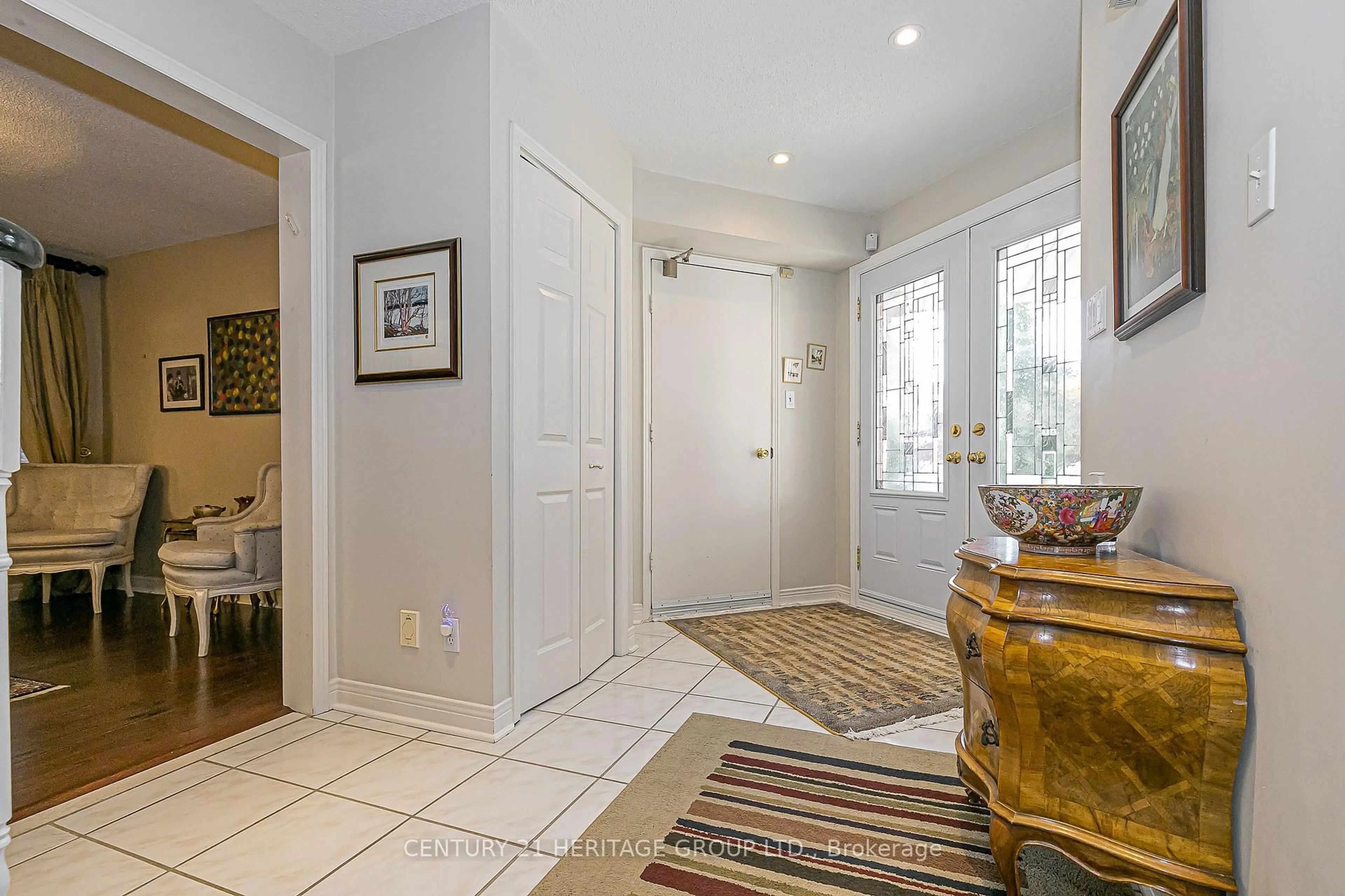 Indoor entryway for 30 Rimmington Dr, Vaughan Ontario L4J 6J8