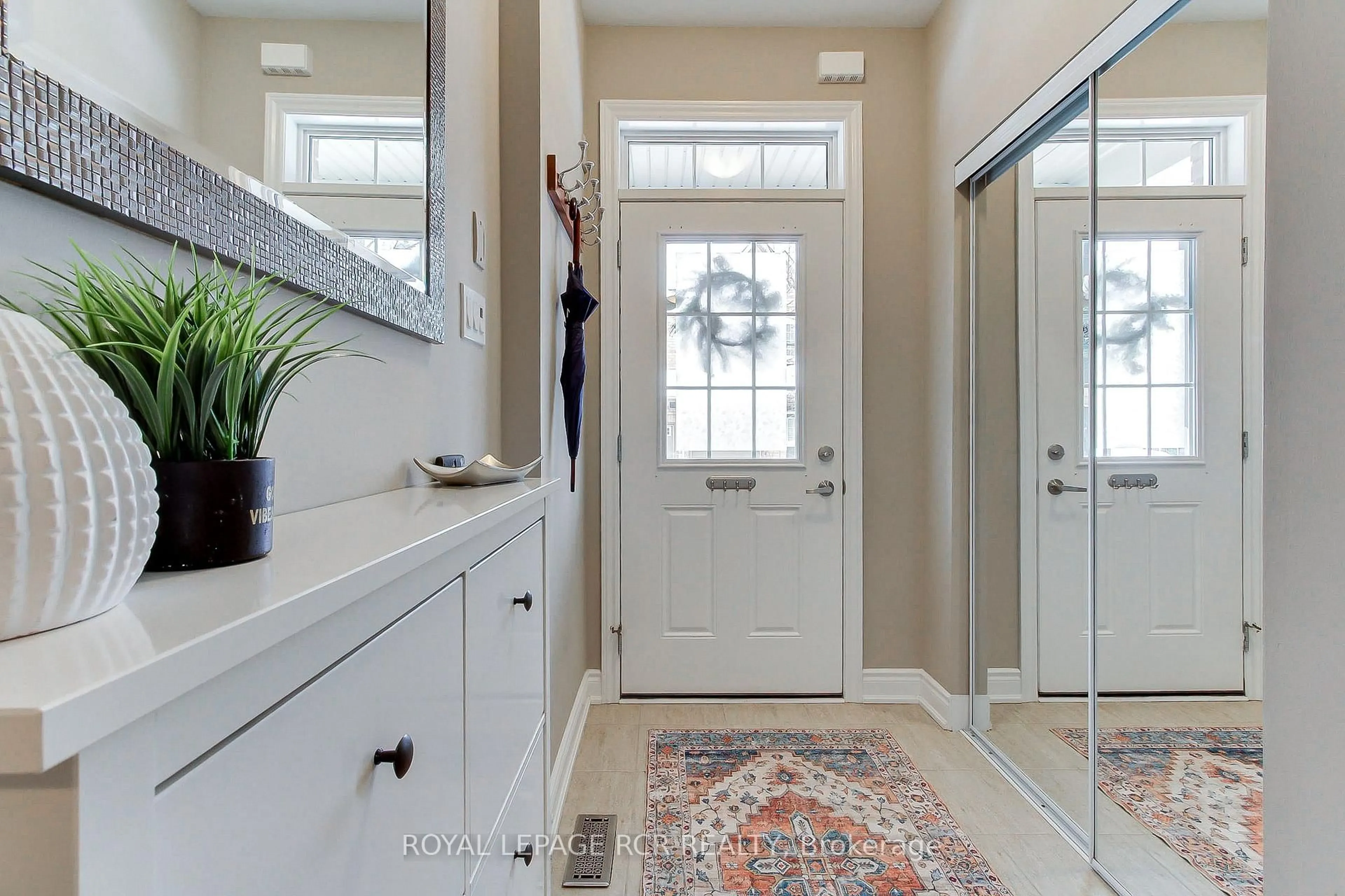 Indoor entryway for 758 Wendy Culbert Cres, Newmarket Ontario L3X 0A3