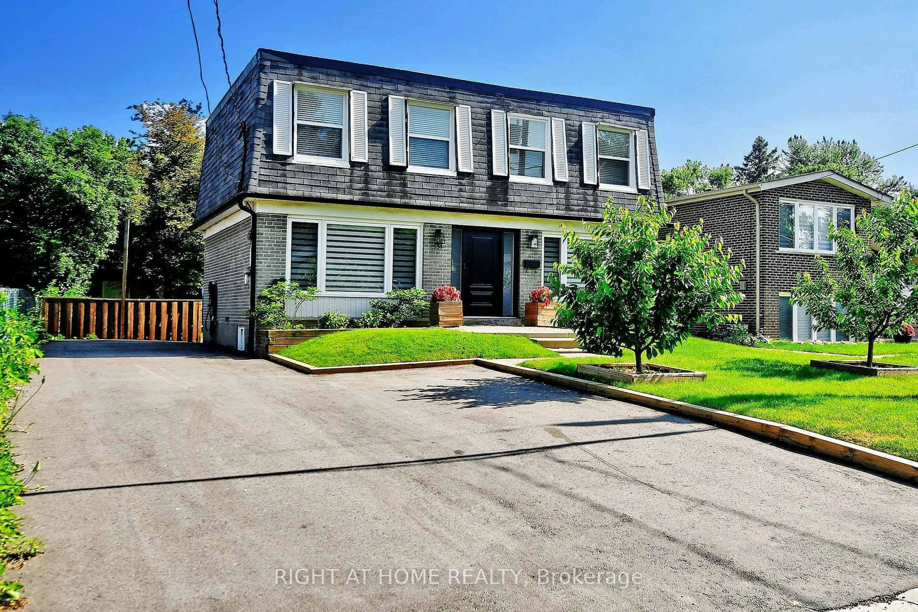 Unknown for 454 Alper St, Richmond Hill Ontario L4C 2Z6