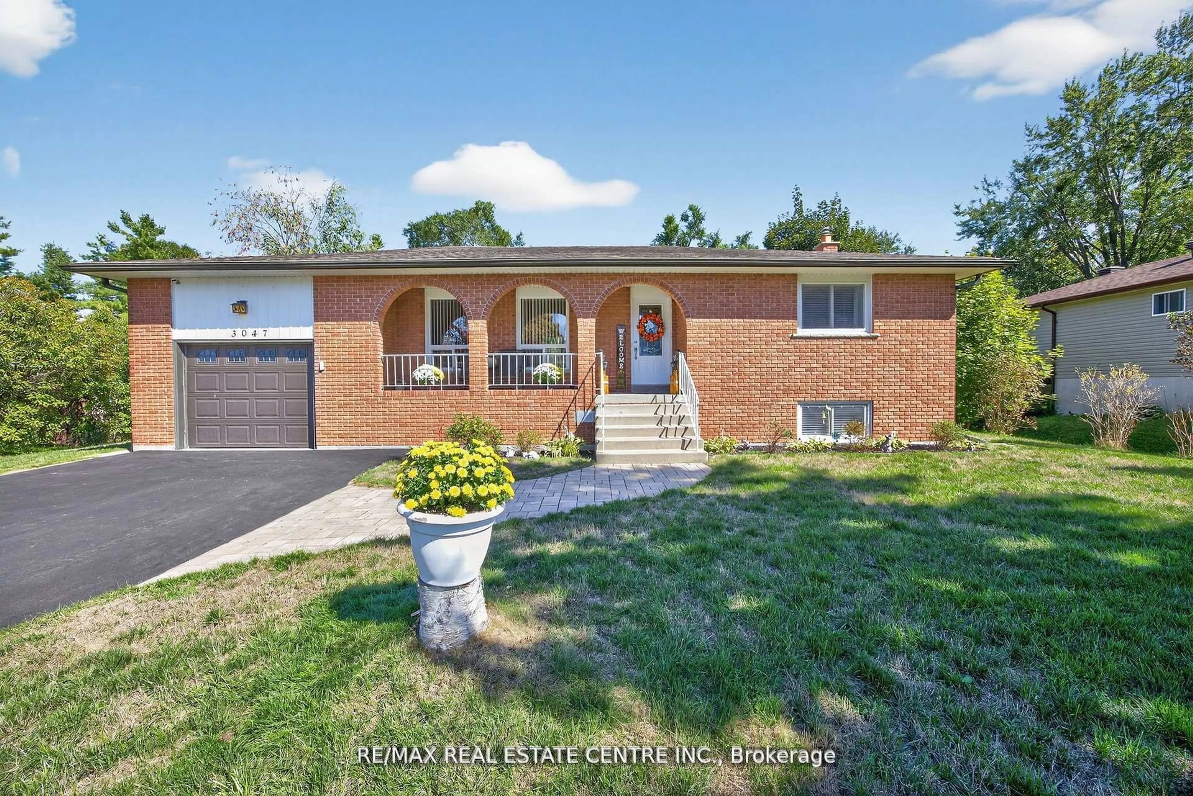 Home with brick exterior material, street for 3047 Sandy Cove Dr, Innisfil Ontario L9S 2K1