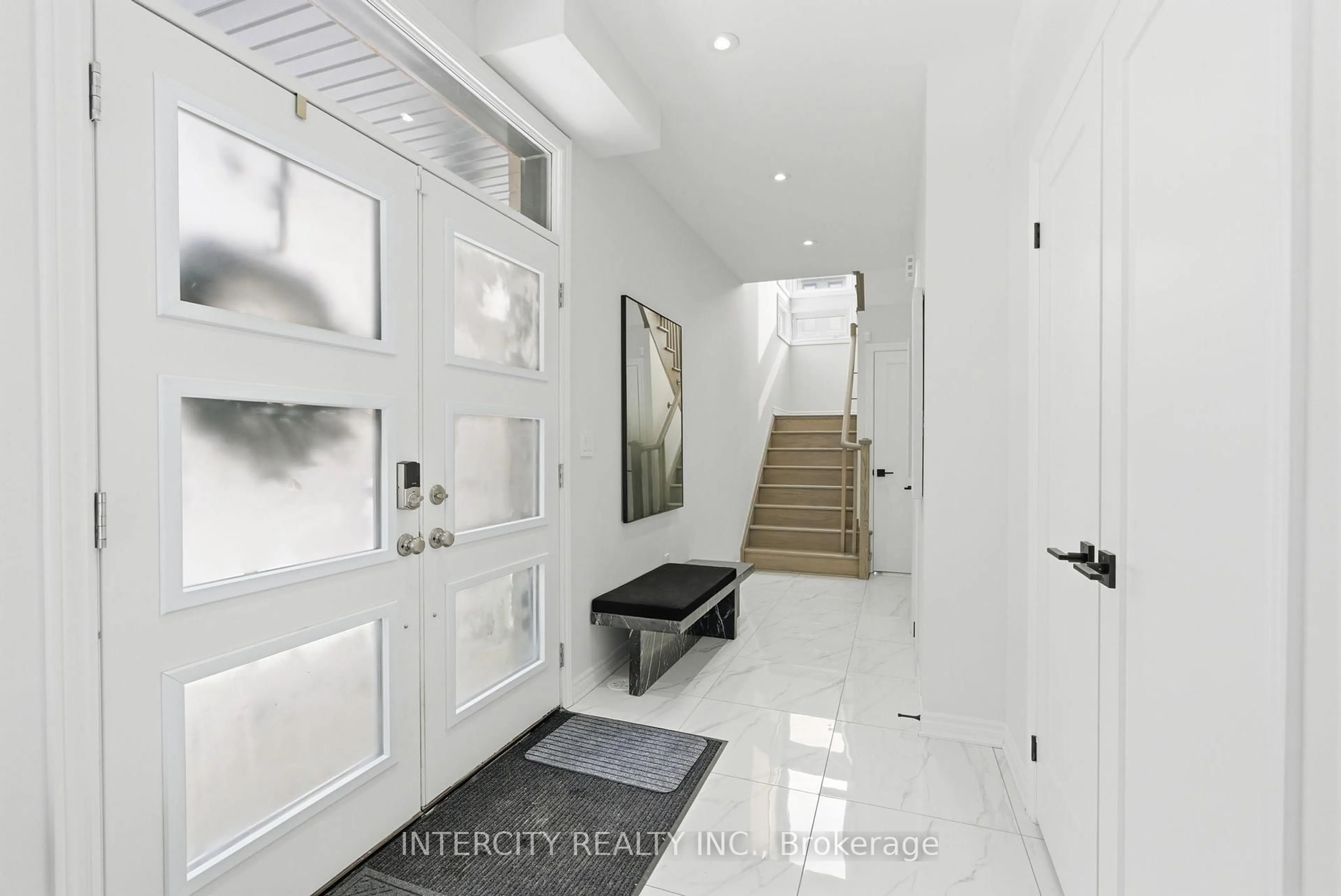 Indoor entryway for 12 Quilico Rd, Vaughan Ontario L4H 5H1