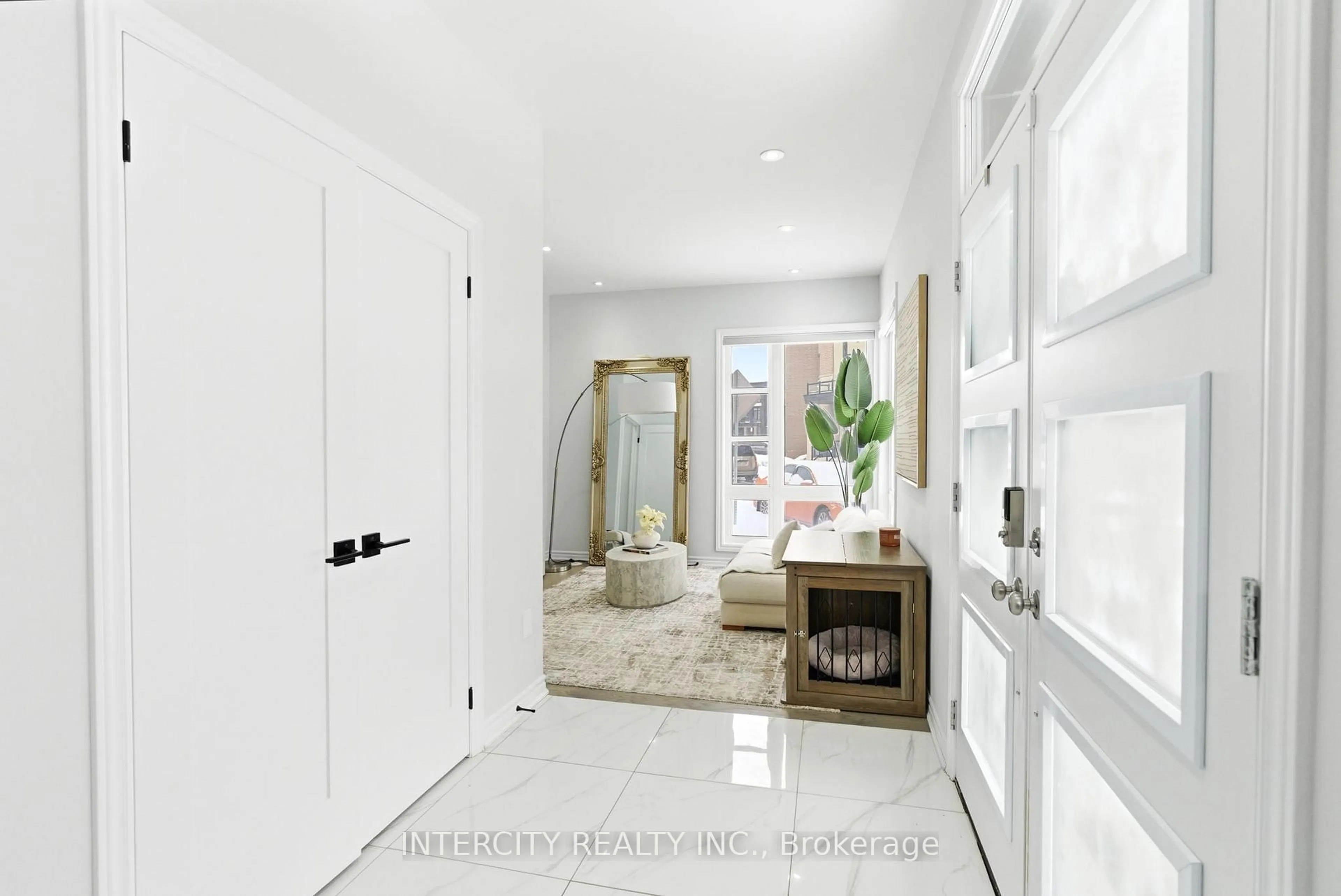 Indoor entryway for 12 Quilico Rd, Vaughan Ontario L4H 5H1