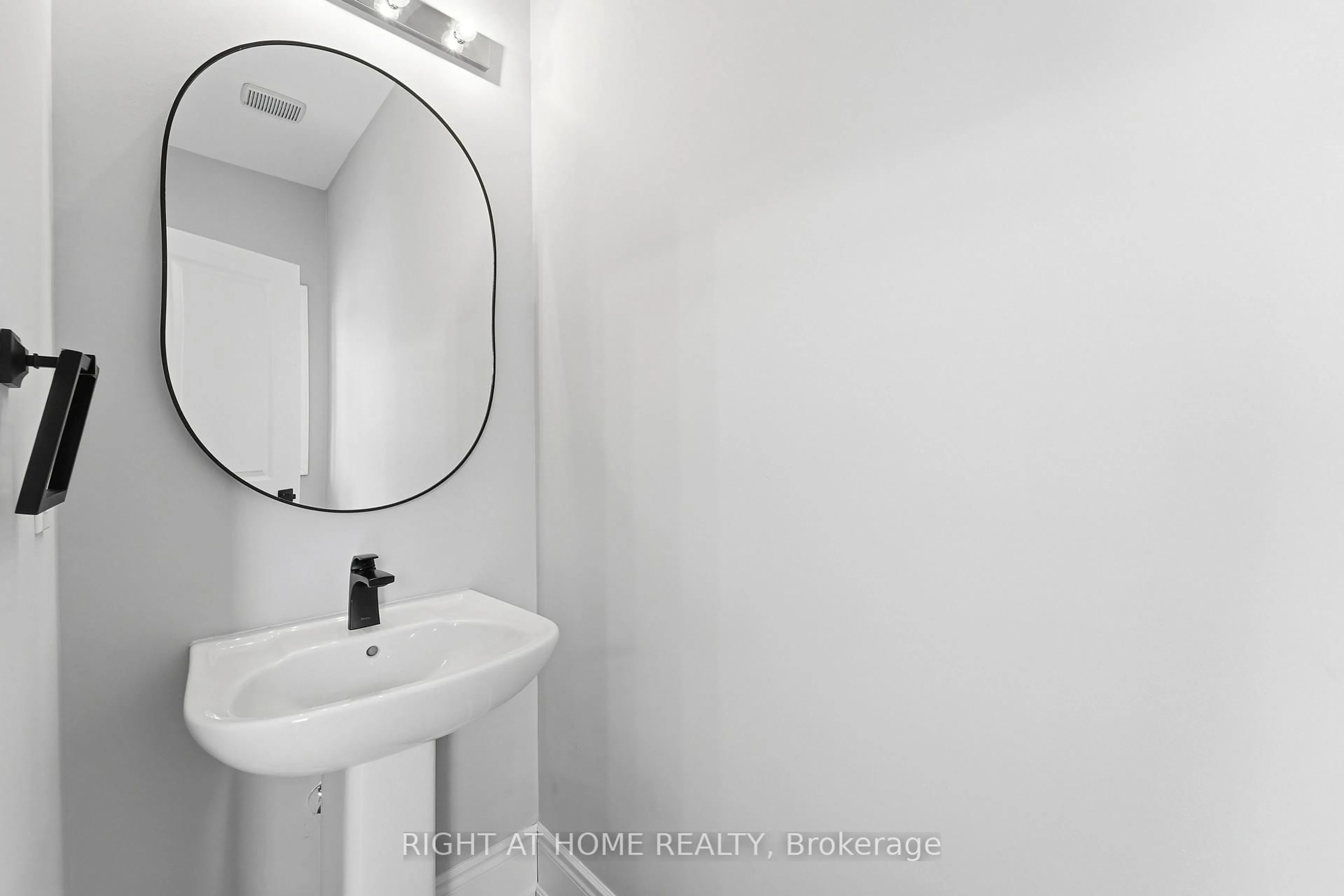 Standard bathroom, unknown for 57 Drover Circ, Whitchurch-Stouffville Ontario L4A 7G4