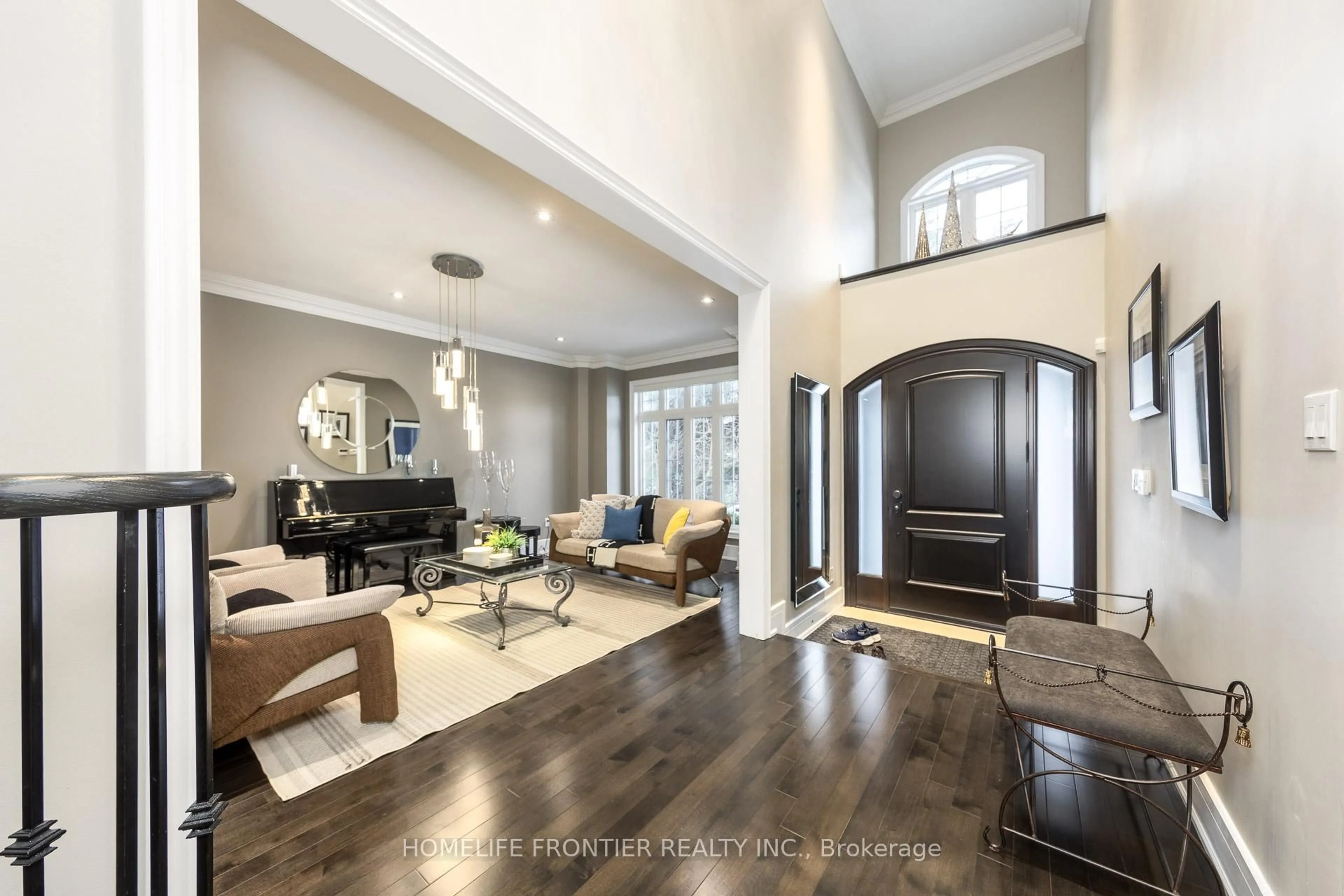 Indoor entryway for 3 Brimwood Cres, Richmond Hill Ontario L4B 4B4