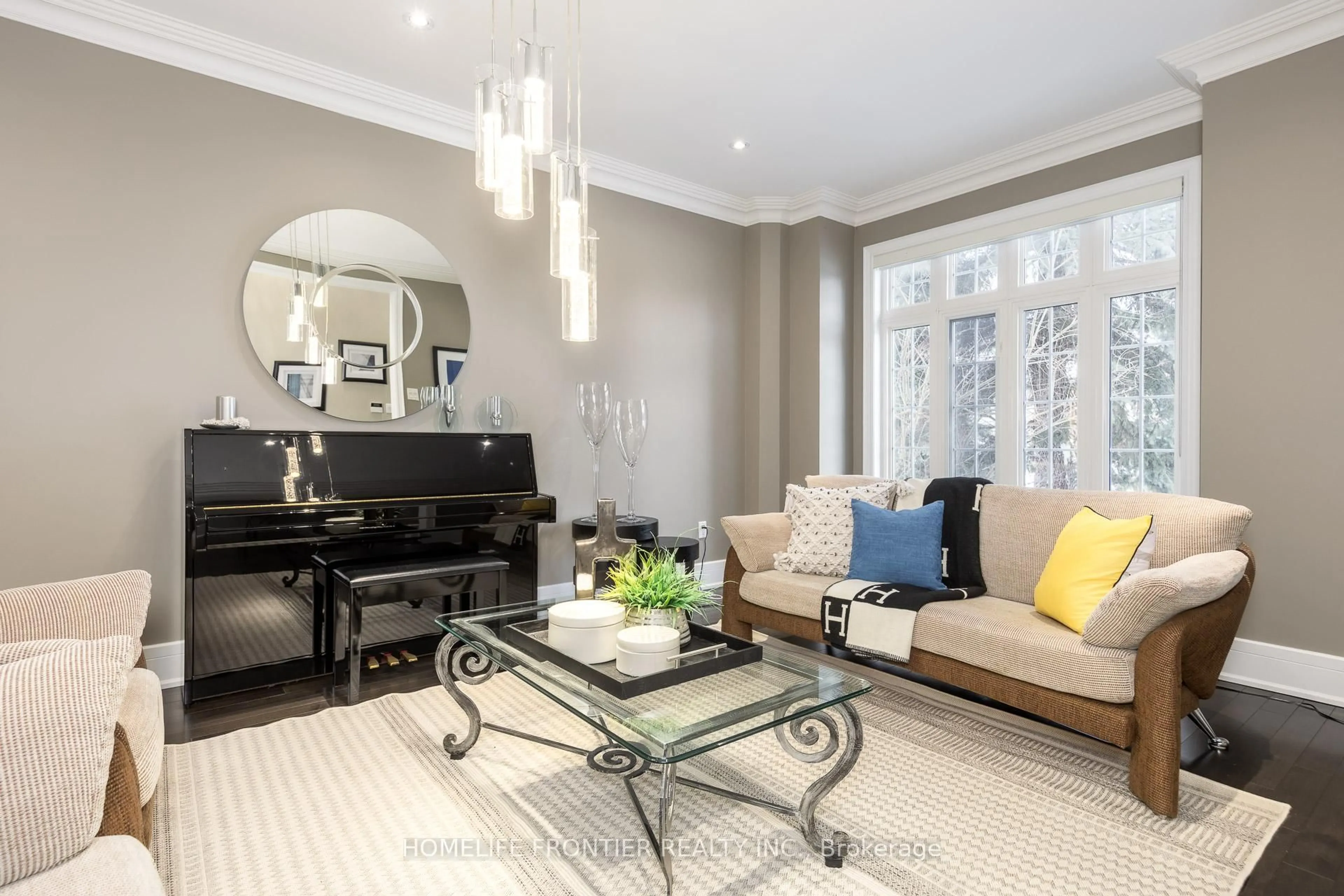 Living room with furniture, unknown for 3 Brimwood Cres, Richmond Hill Ontario L4B 4B4