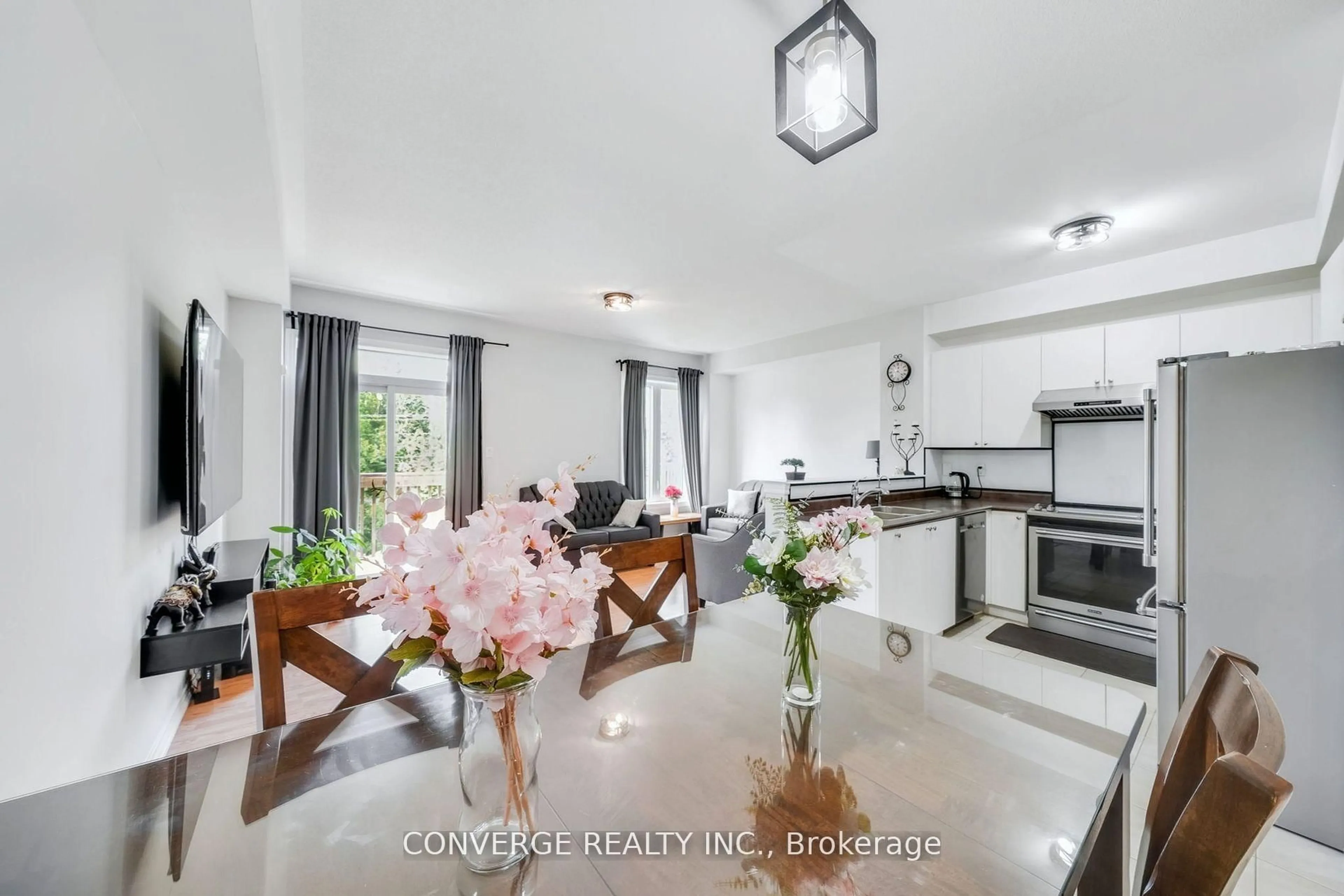 Open concept kitchen, ceramic/tile floor for 72 Greenwood Dr, Essa Ontario L0M 1B5