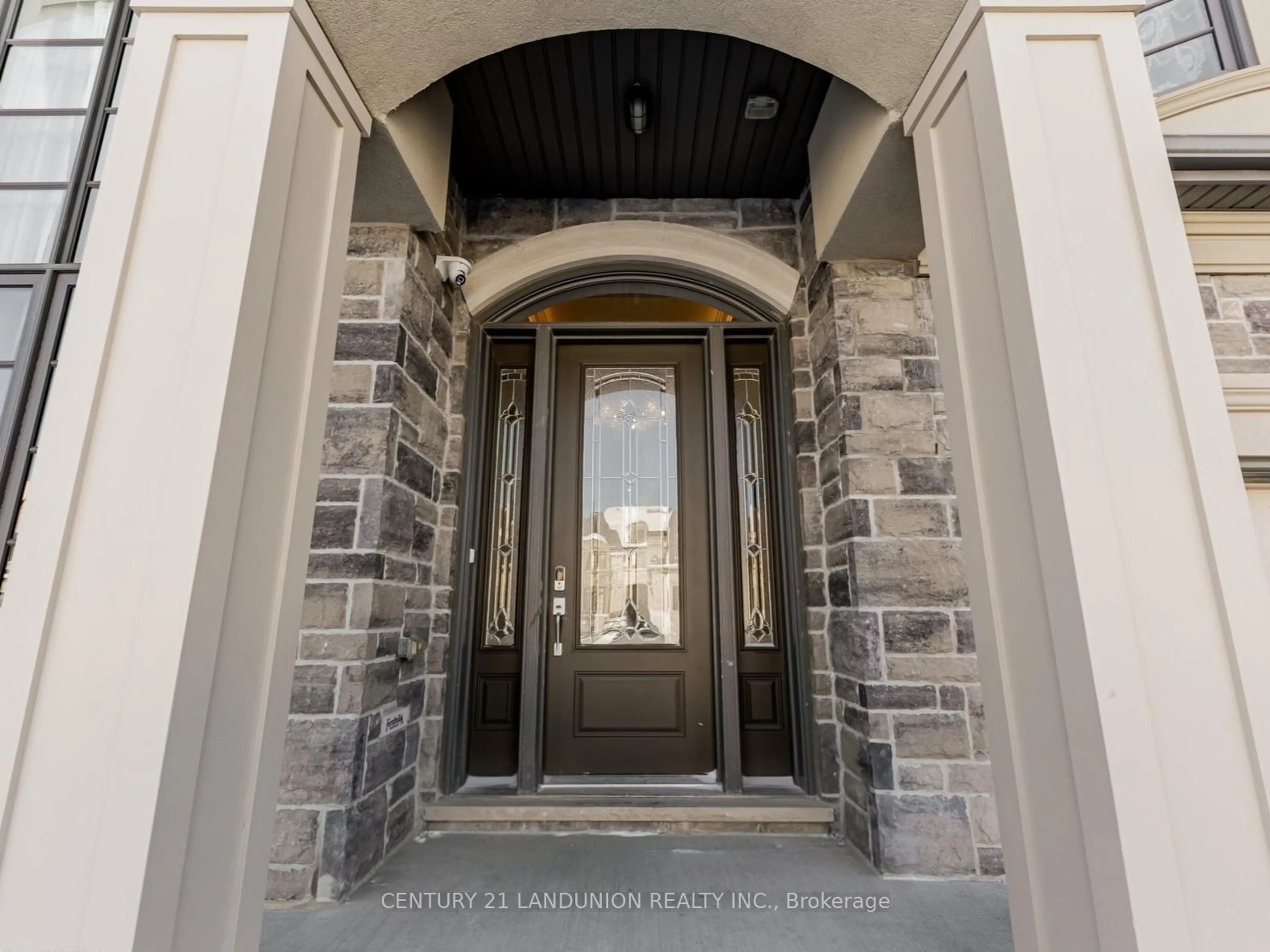 Indoor entryway for 29 Calla Tr, Aurora Ontario L4G 3Z5