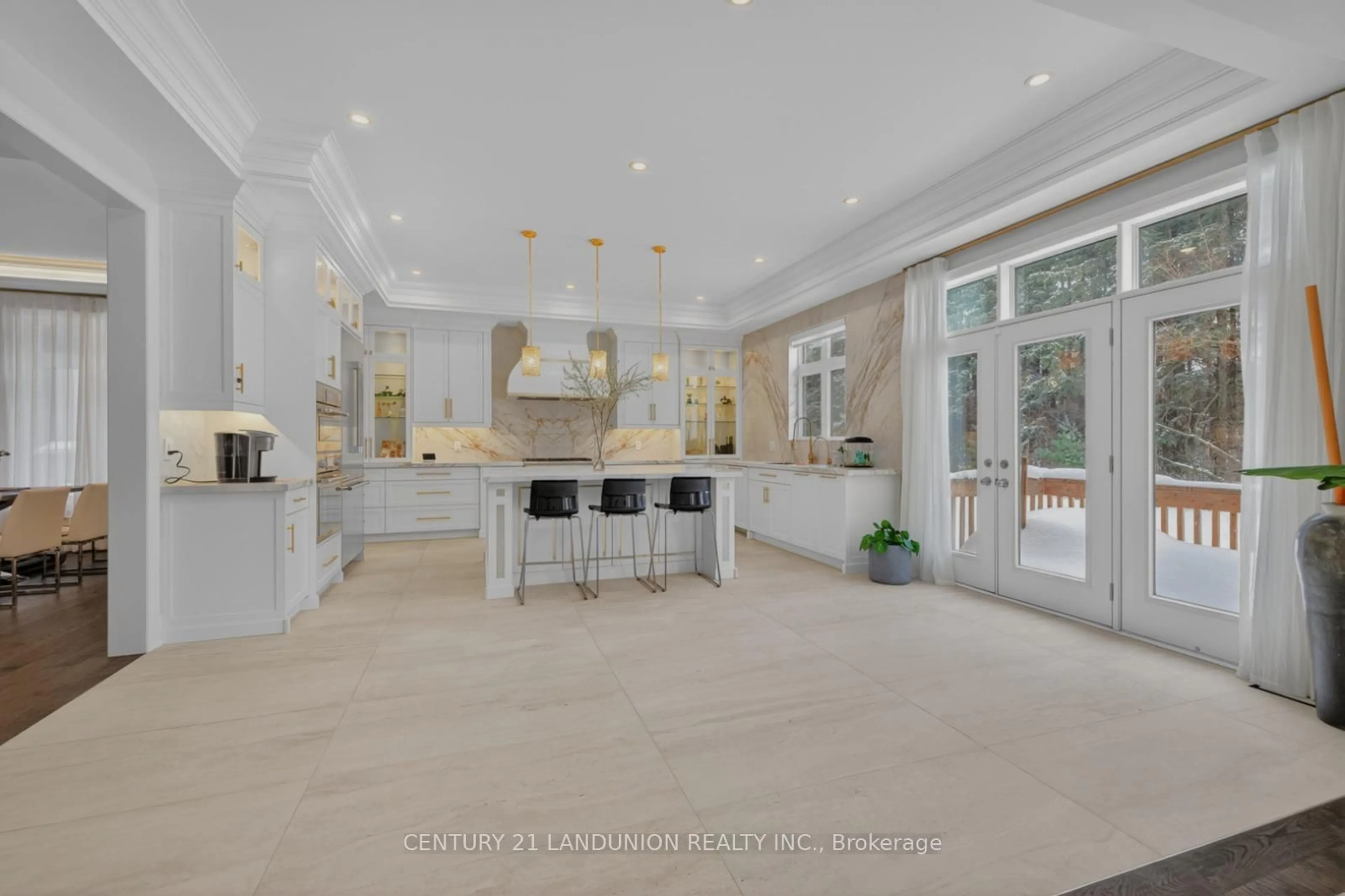 Open concept kitchen, ceramic/tile floor for 29 Calla Tr, Aurora Ontario L4G 3Z5