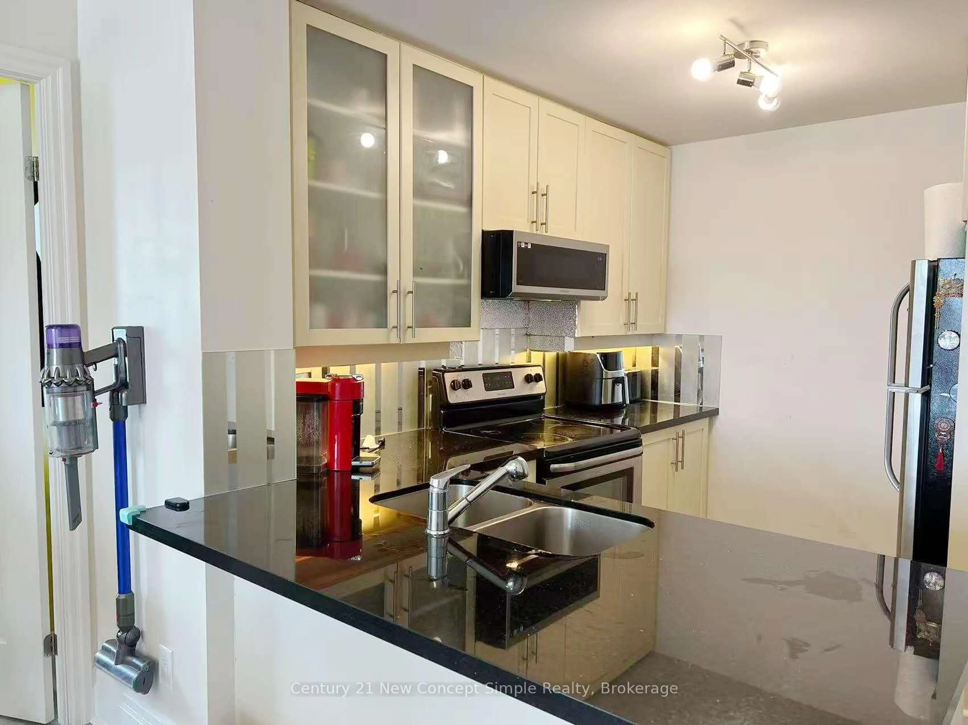 Standard kitchen, unknown for 131 Upper Duke Cres #904, Markham Ontario L6G 0C9