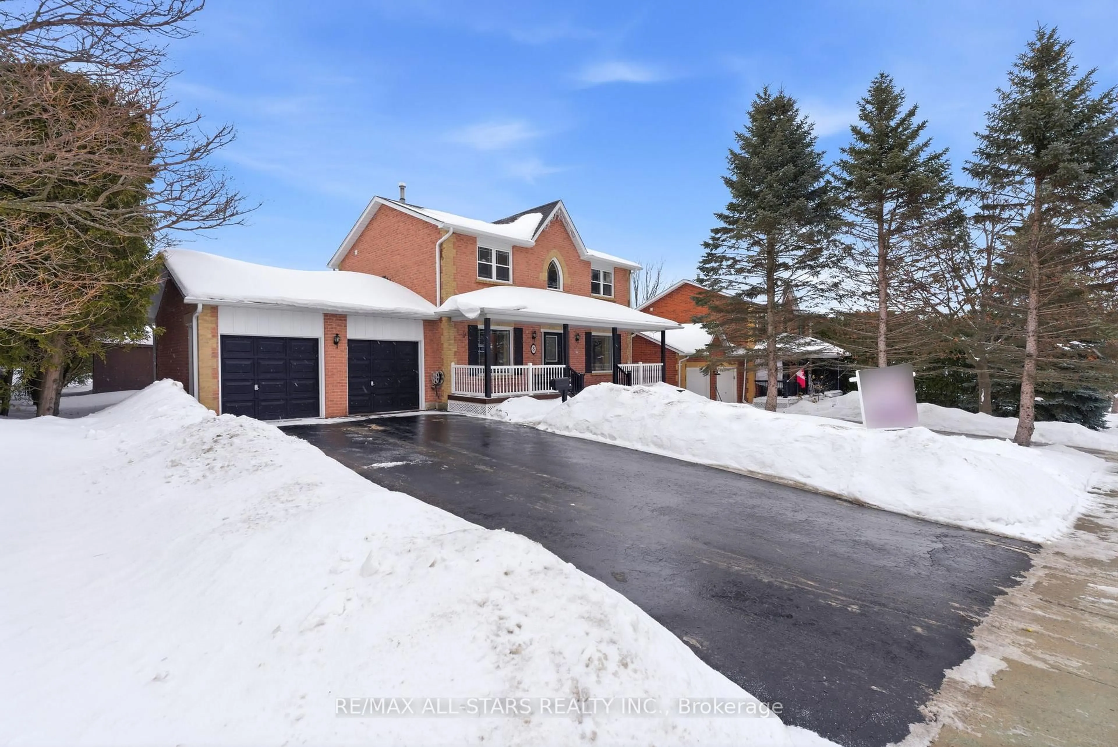 A pic from outside/outdoor area/front of a property/back of a property/a pic from drone, street for 8 Colonel Sharpe Cres, Uxbridge Ontario L9P 1T6
