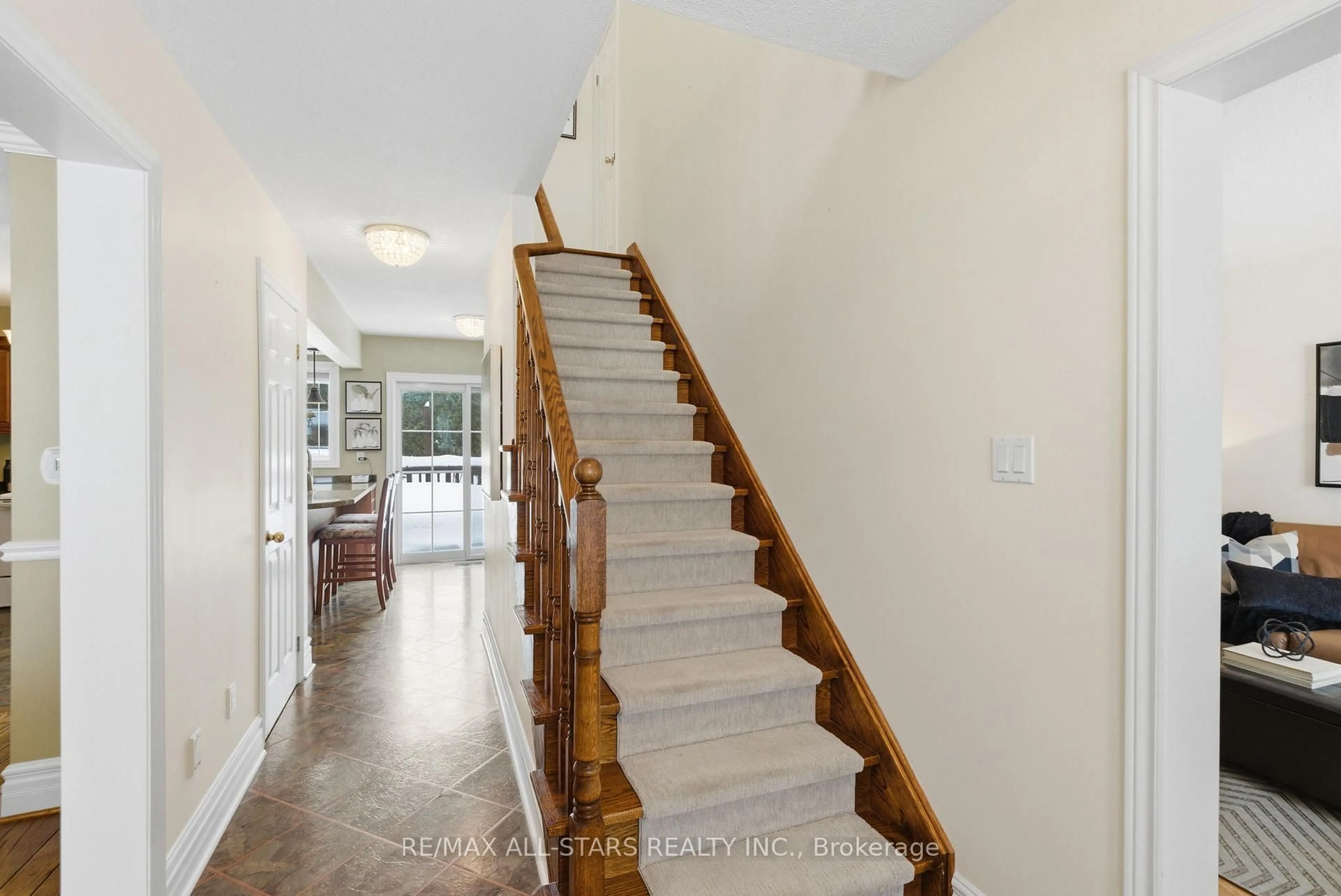 Unknown for 8 Colonel Sharpe Cres, Uxbridge Ontario L9P 1T6