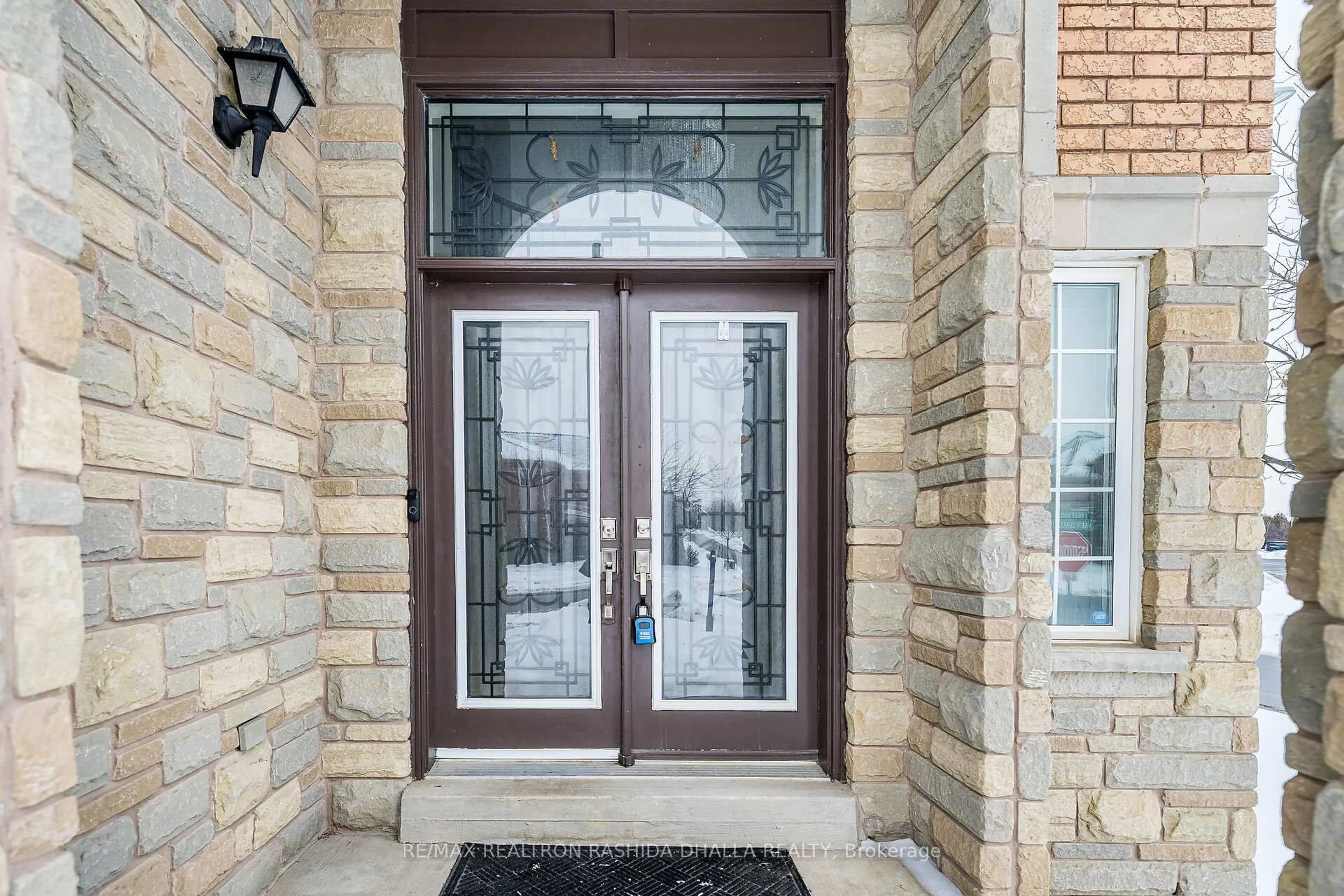 Indoor entryway for 98 Ner Israel Dr, Vaughan Ontario L4J 9L1