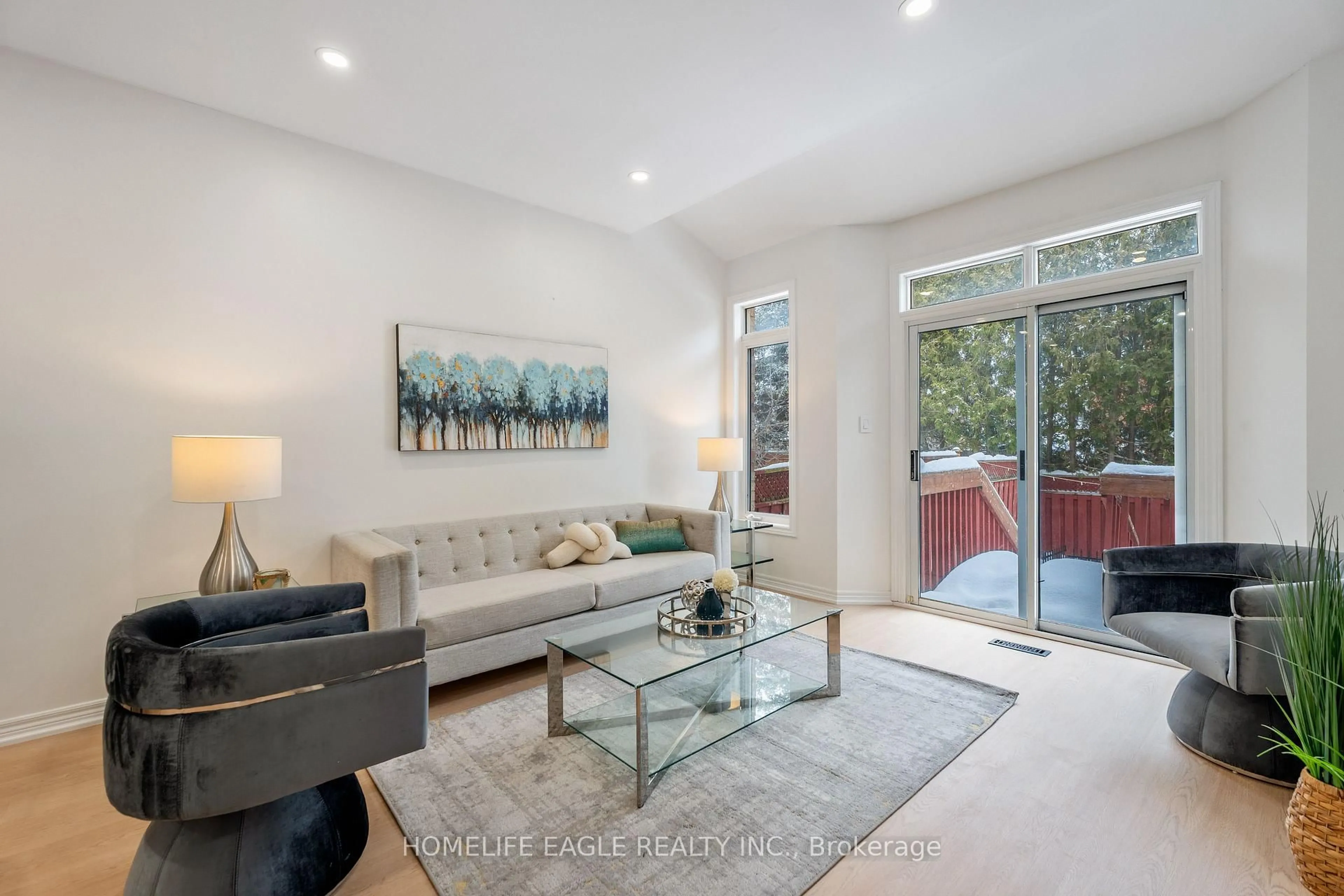 Living room with furniture, unknown for 74 Cameo Dr, Richmond Hill Ontario L4S 2C1