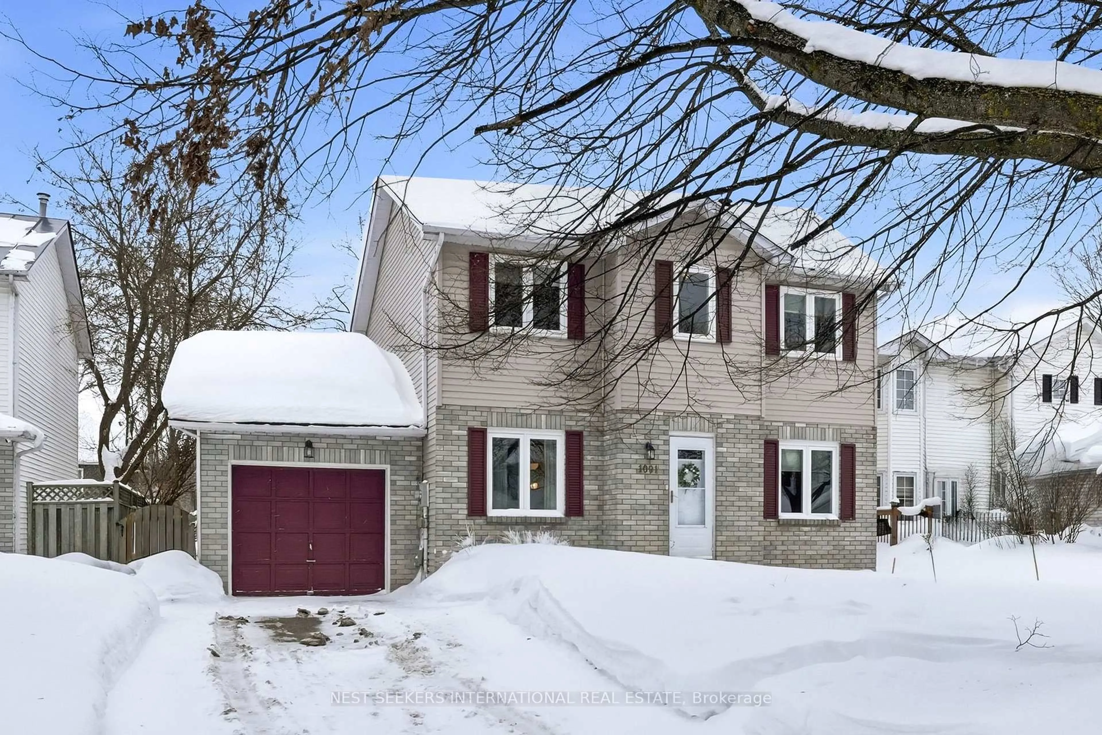 Home with vinyl exterior material, street for 1091 Maclean St, Innisfil Ontario L9S 1W1