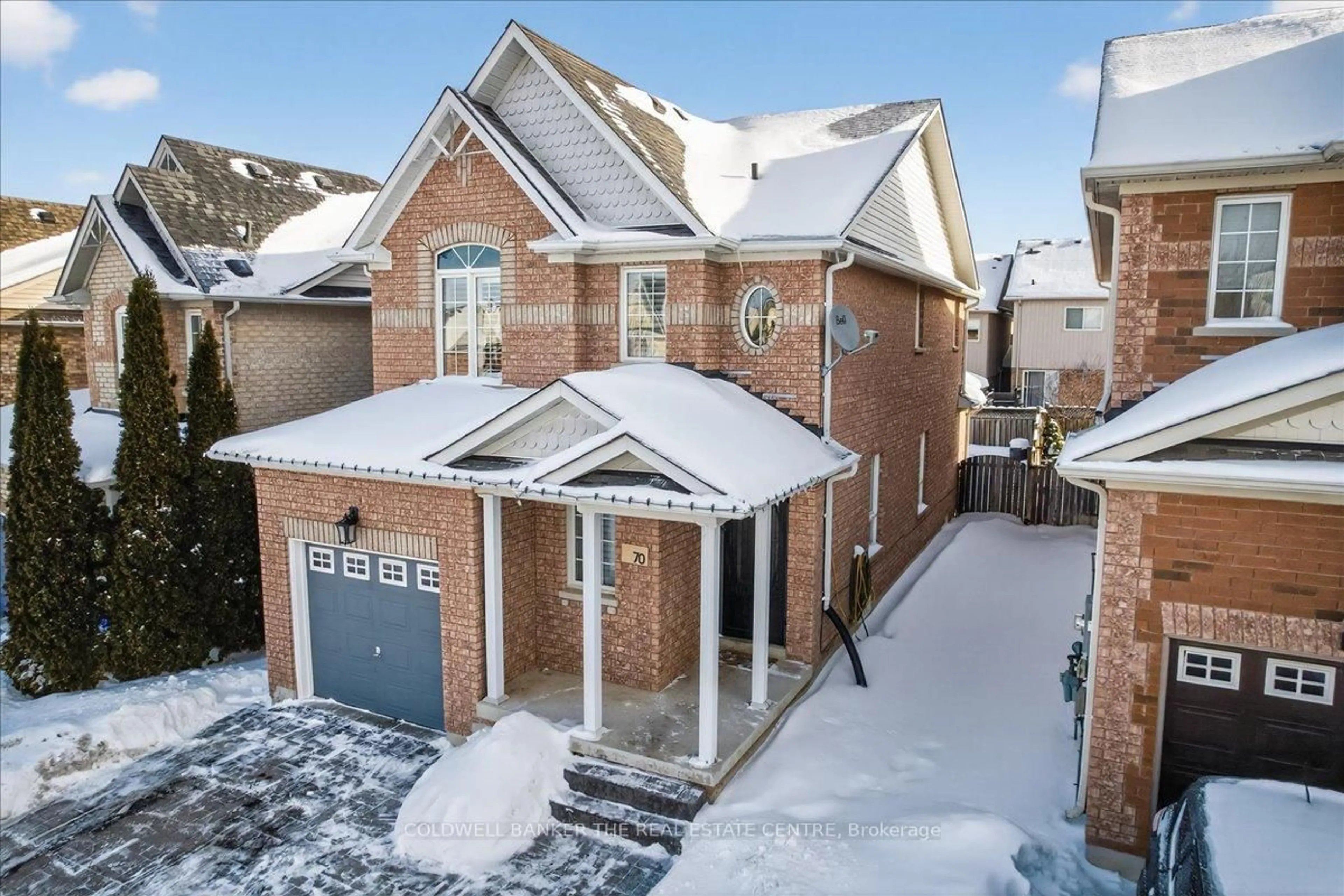 A pic from outside/outdoor area/front of a property/back of a property/a pic from drone, street for 70 Margaret Graham Cres, East Gwillimbury Ontario L0G 1M0